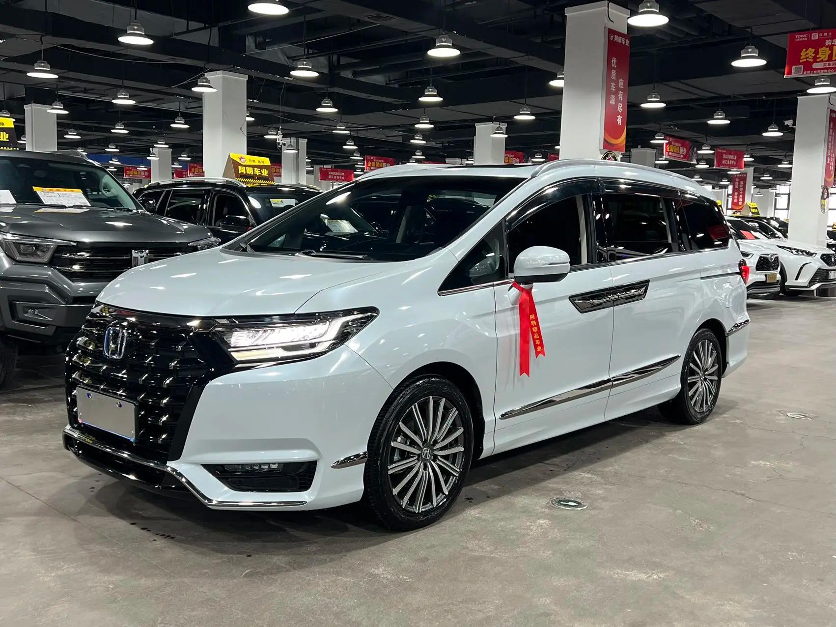 Honda Elysion 2025 г. 14069 км.