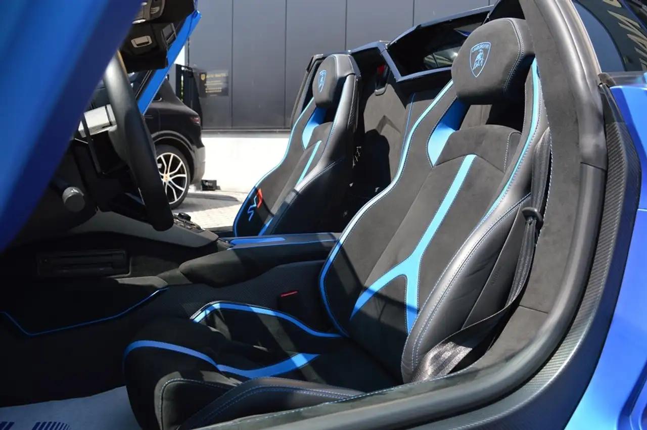 Lamborghini Aventador