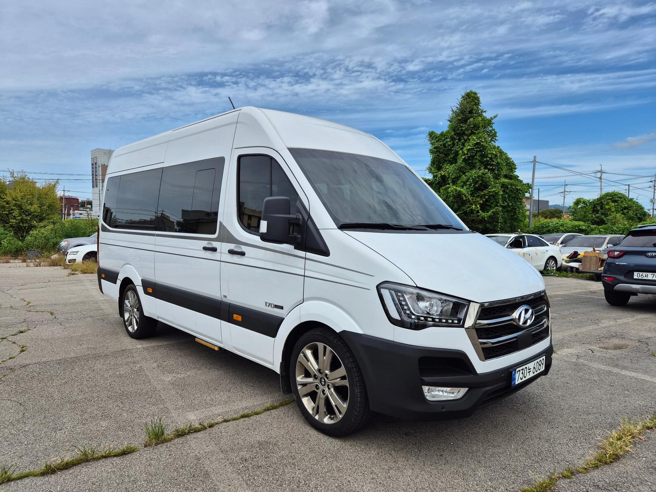 Hyundai H1 15-seater Luxury, 2023 г. 16174 км.