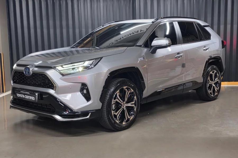 Toyota RAV4 2.5 4WD PHEV XSE, гибрид, 2024 г. 8175 км.