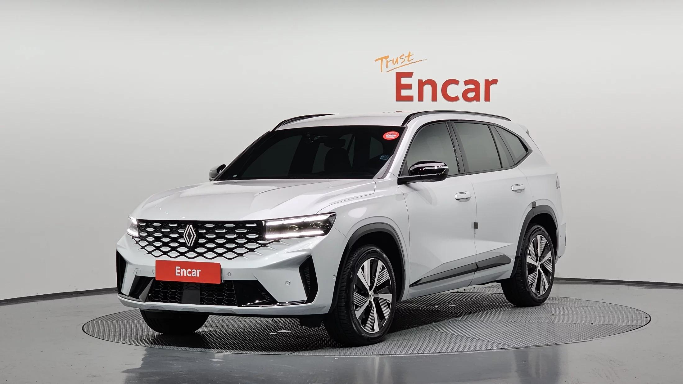 Renault Grand Koleos 1.5 E-TECH Iconic 2WD, гибрид, 2025 г. 5660 км.