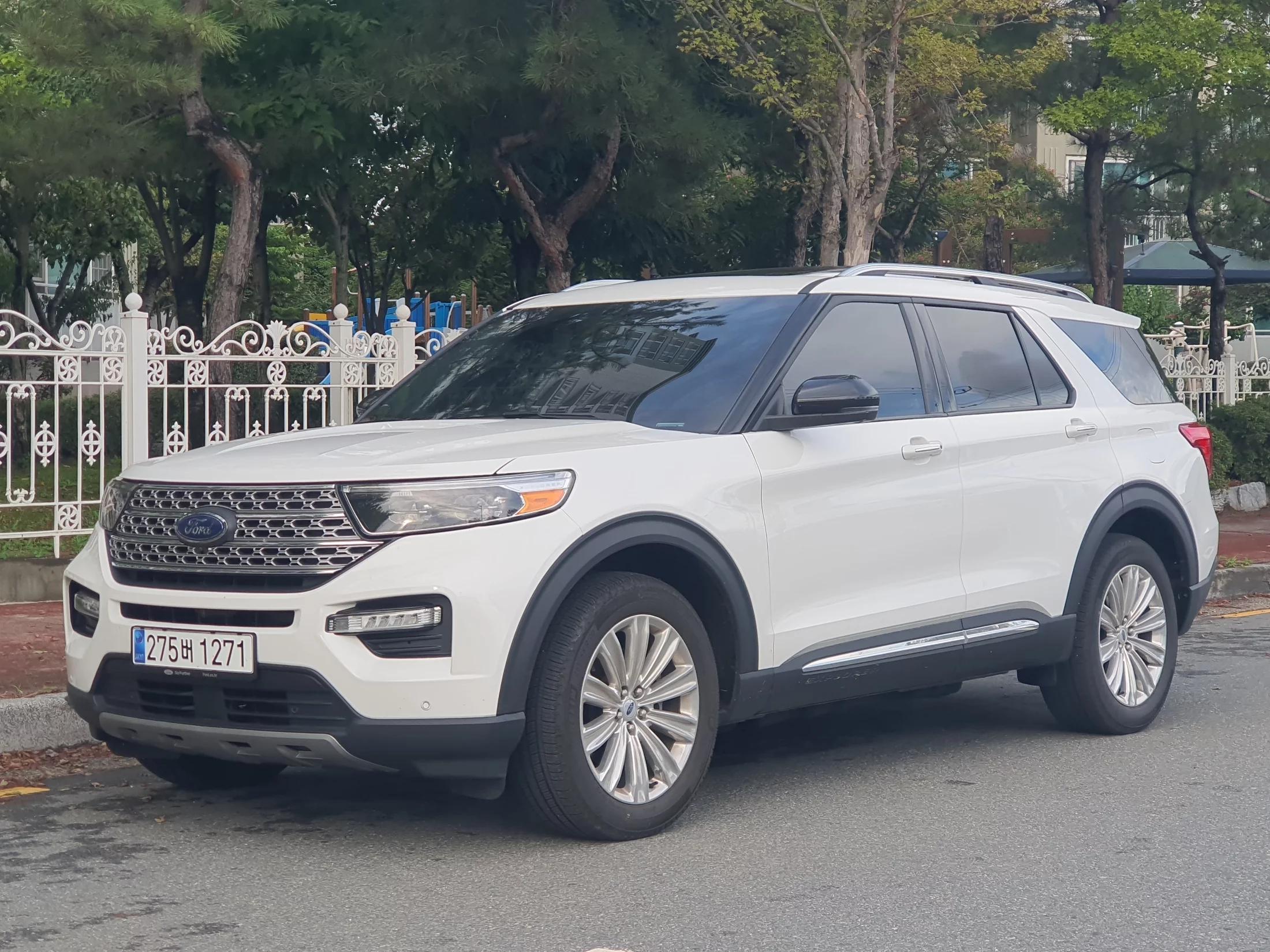 Ford EXPLORER 2.3 LimIted 4WD, 2023 г. 28596 км.