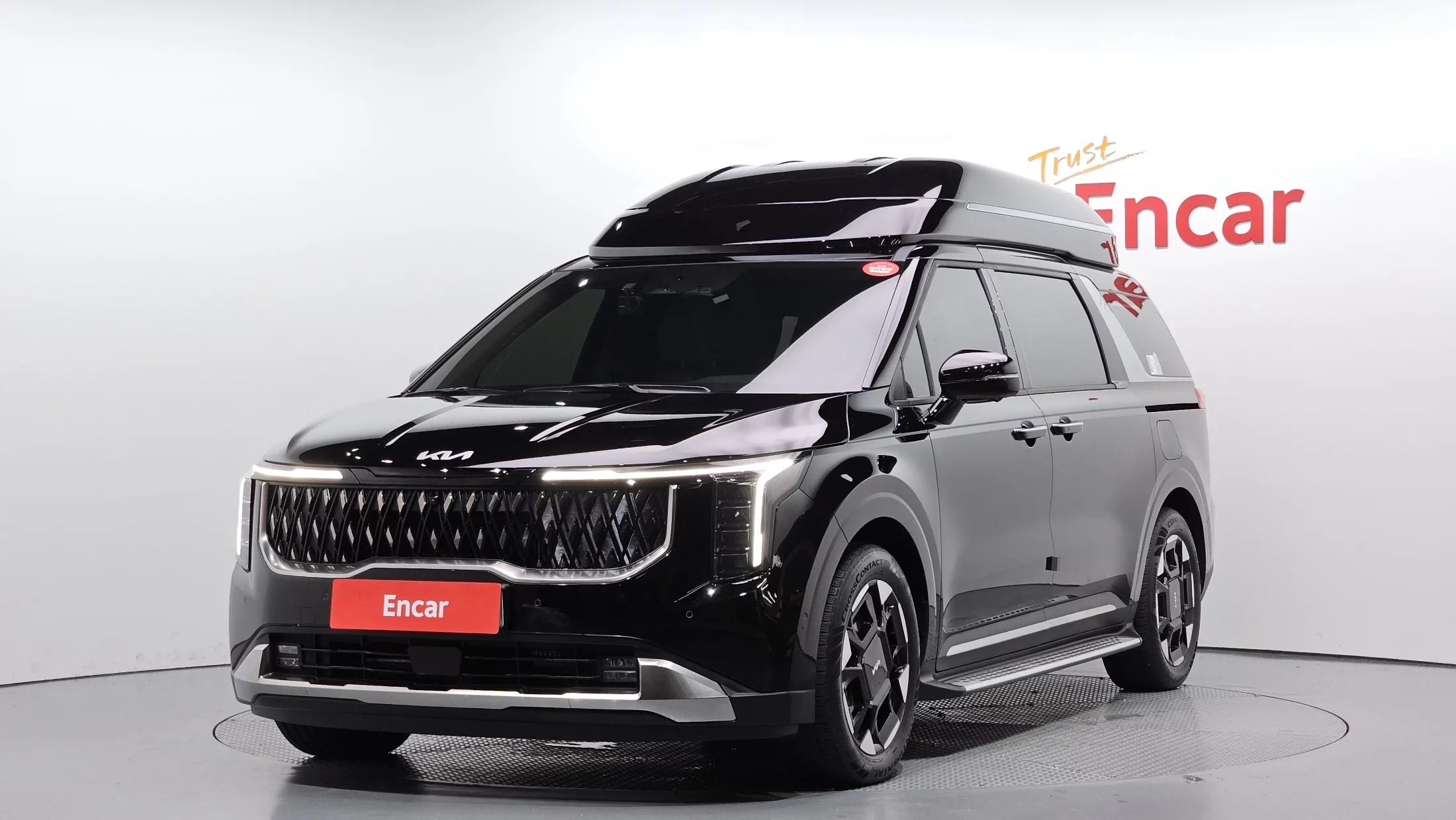 Kia Carnival HEV 9-Seater Hi-Limousine Signature, гибрид, 2024 г. 10905 км.