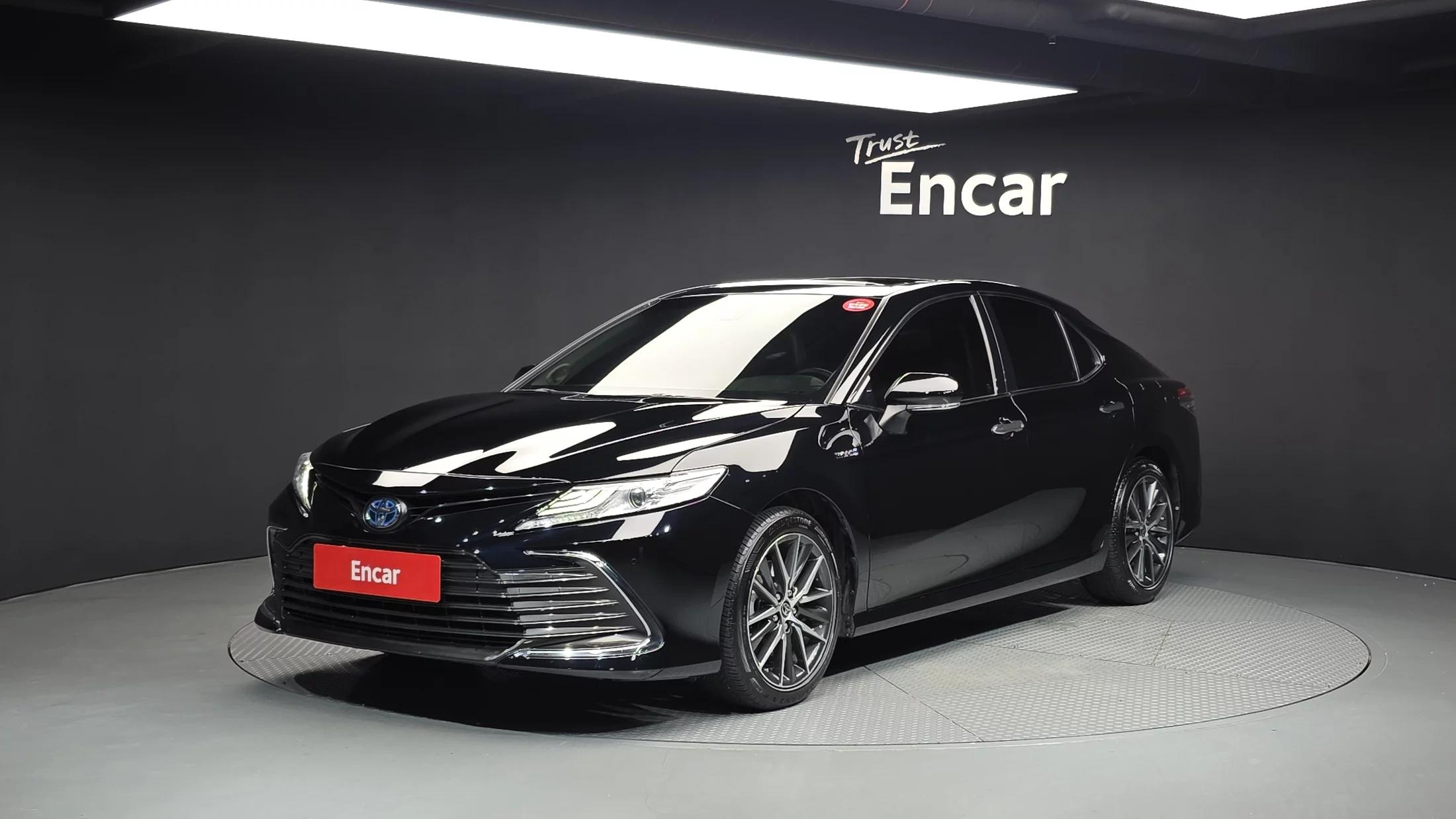 Toyota CAMRY 2.5 XLE Hybrid, гибрид, 2023 г. 27285 км.