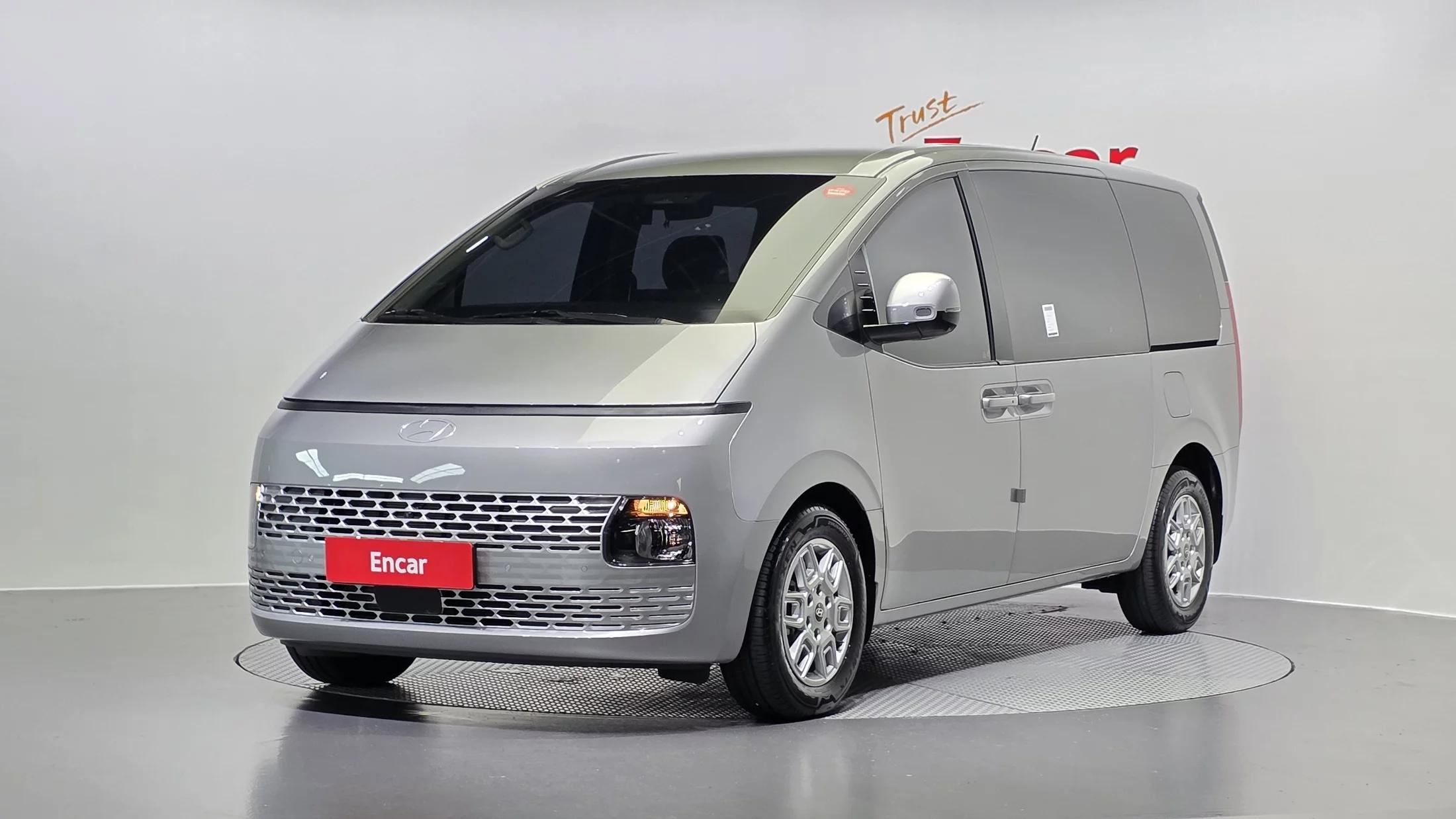 Hyundai Staria L3.5 Cargo 5-Seater Modern, 2024 г. 2562 км.