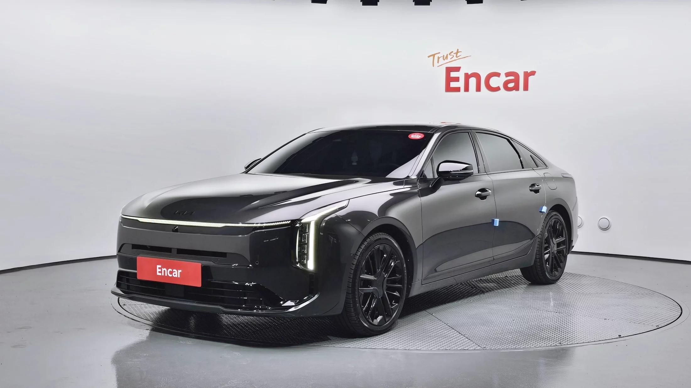 Kia K8 Signature Black, гибрид, 2025 г. 9367 км.