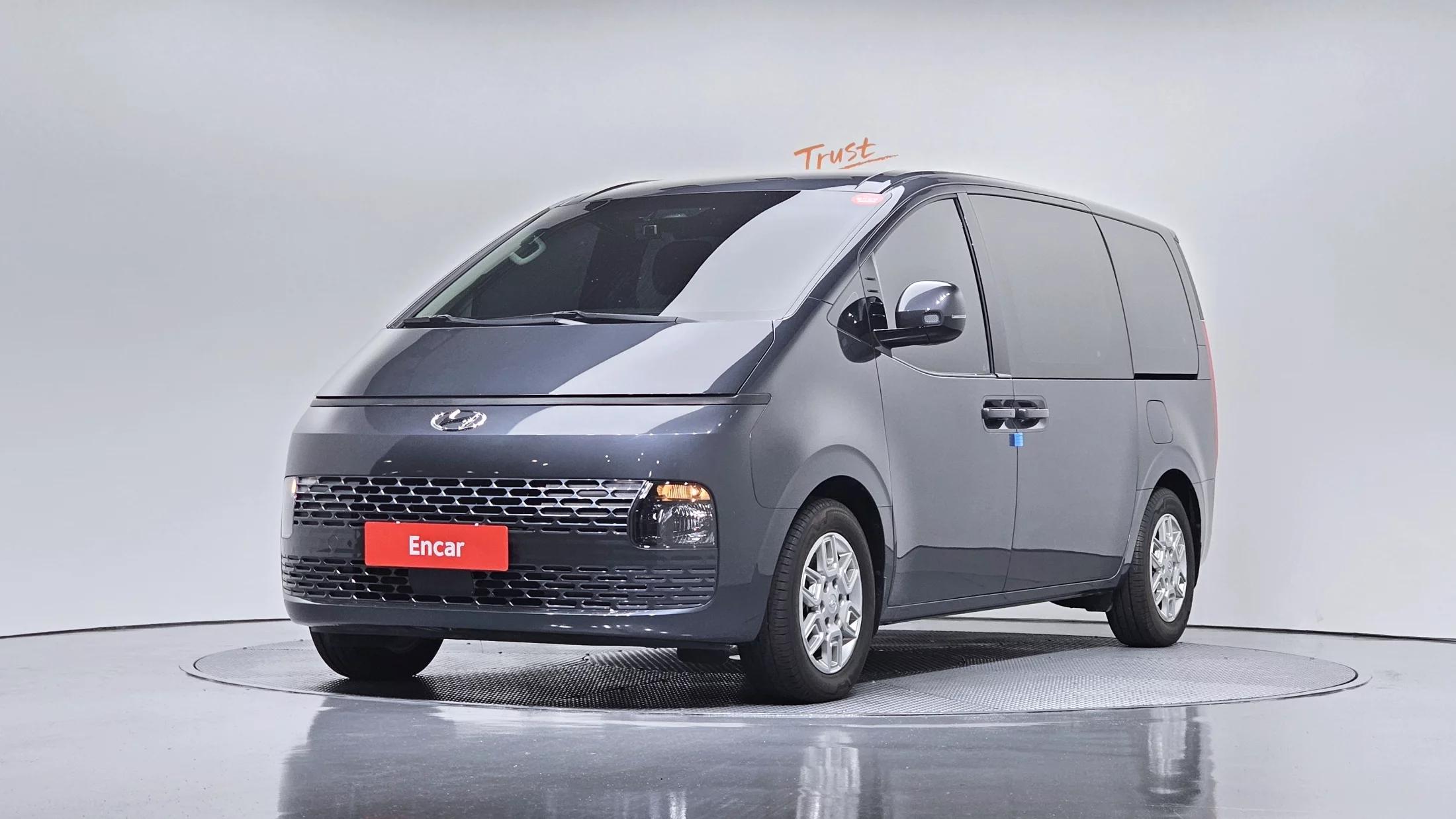 Hyundai Staria L3.5 Tourer 11-Seater Modern, 2023 г. 26120 км.