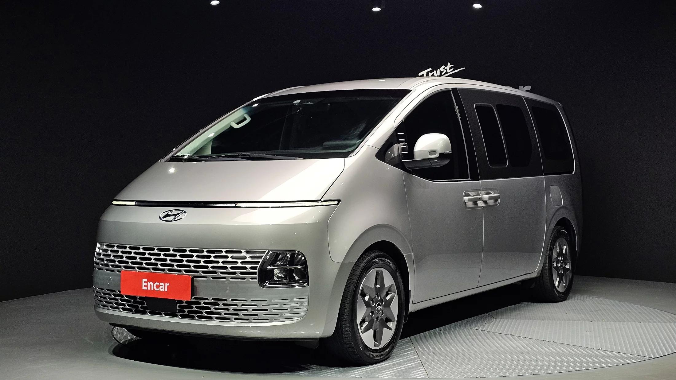 Hyundai Staria Tourer 11-Seater Modern, 2022 г. 75430 км.