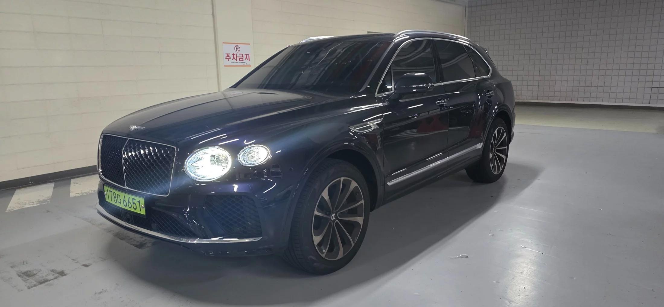 Bentley Bentayga 4.0 V8 Base, 2024 г. 16865 км.
