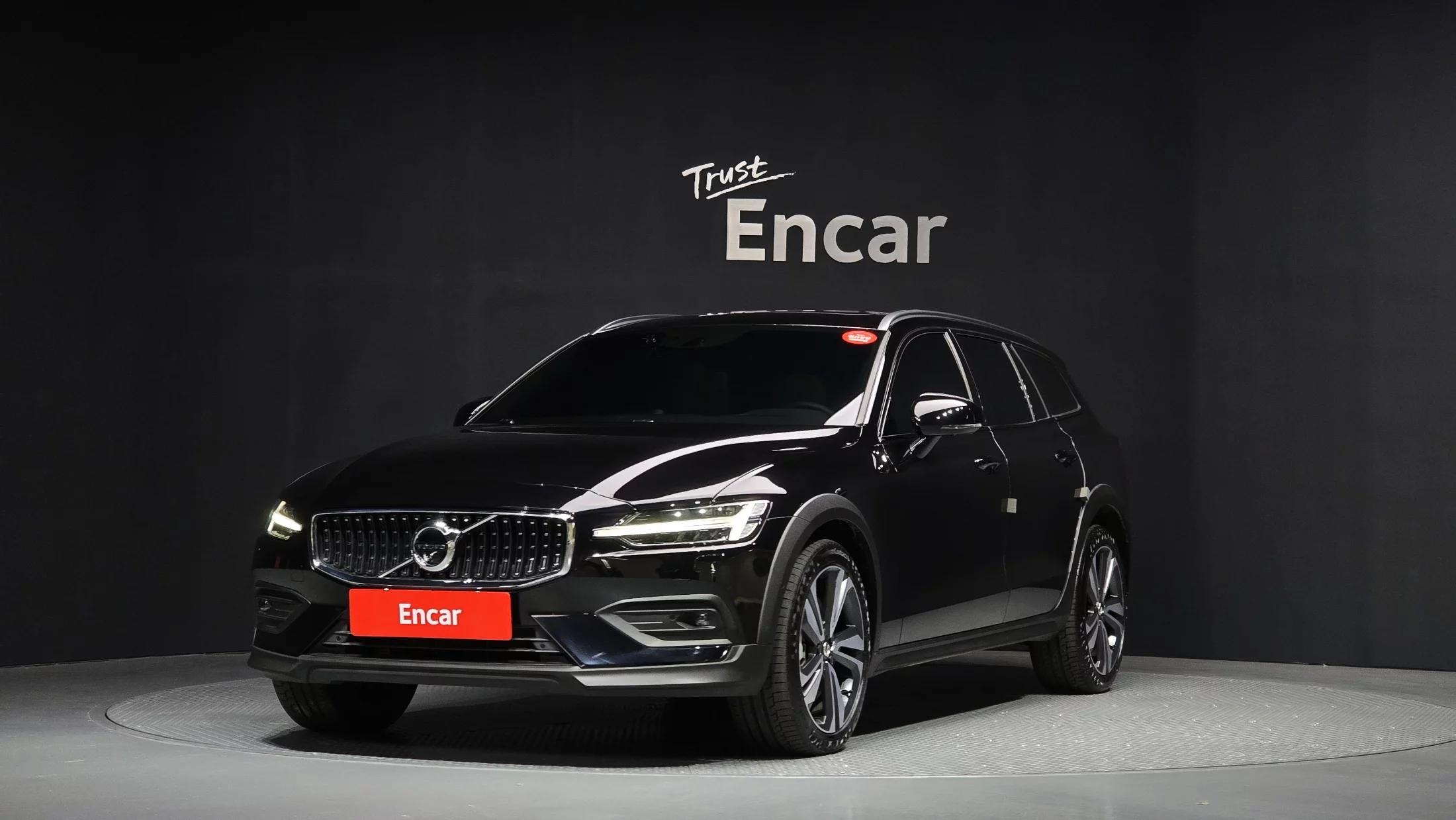 Volvo V60 B5 Pro AWD, 2021 г. 35883 км.