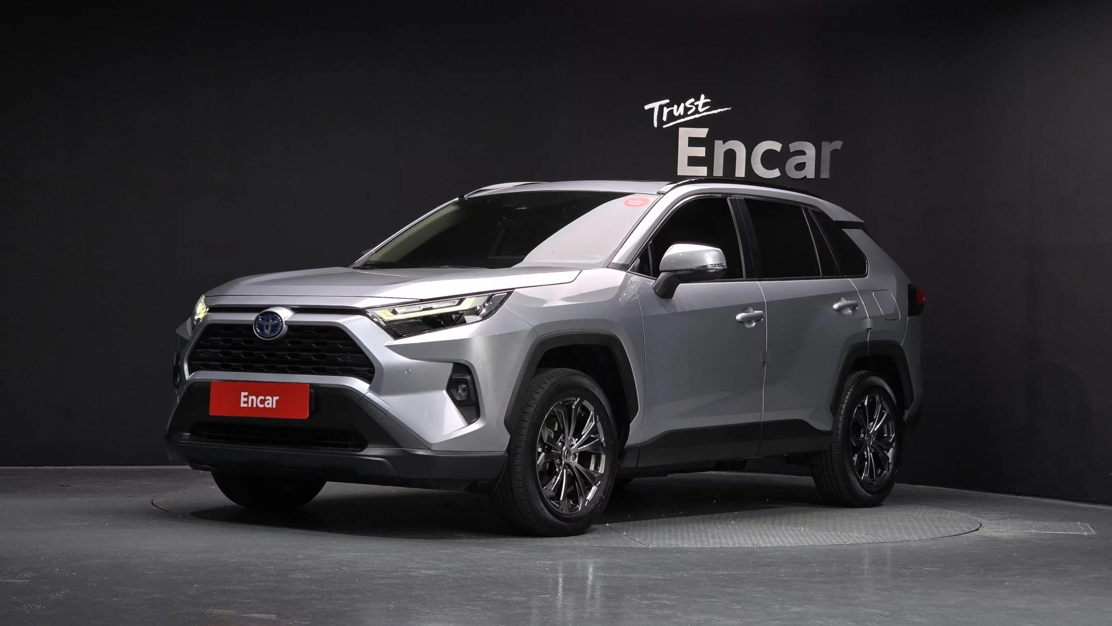 Toyota RAV4 2.5 2WD Hybrid XLE, гибрид, 2023 г. 64233 км.