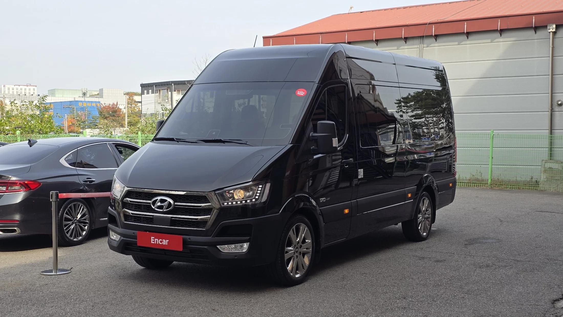 Hyundai H1 15-seater Luxury, 2022 г. 5680 км.