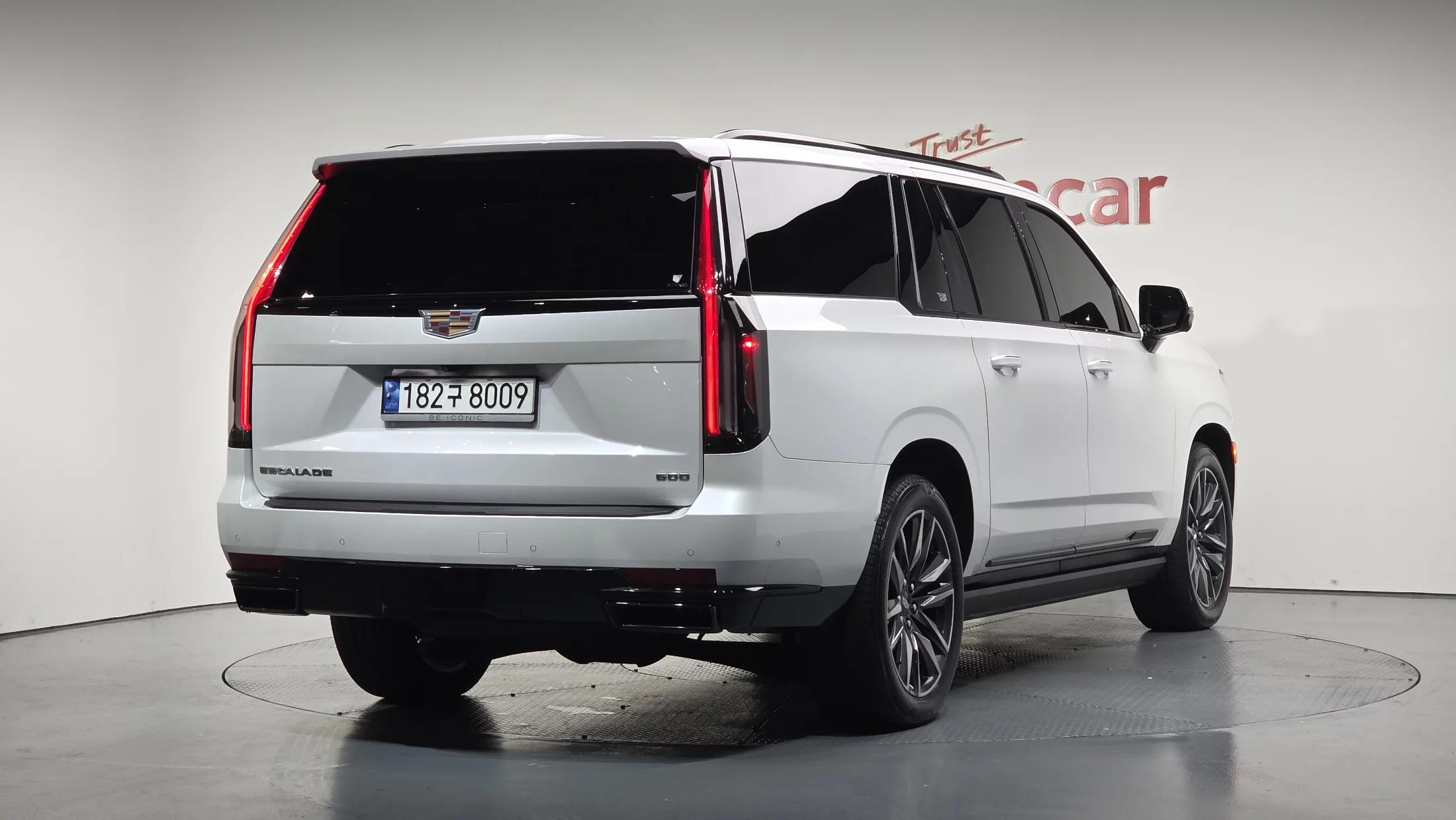 Cadillac Escalade 6.2 ESV ESV Sports Platinum, 2023 г. 26580 км.