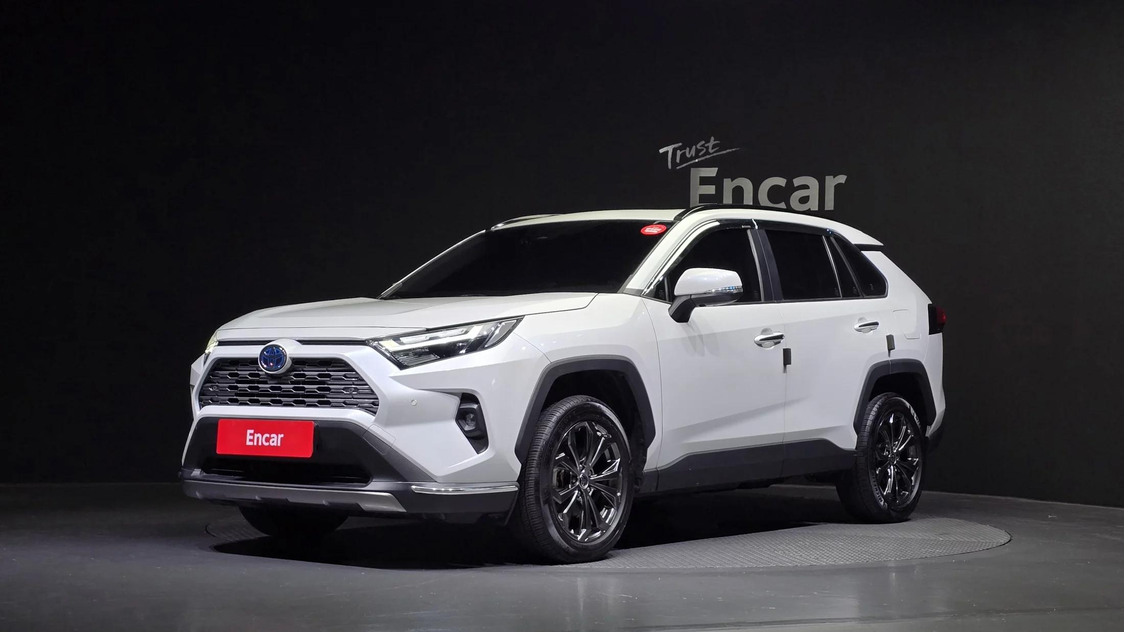 Toyota RAV4 2,5 4WD Hybrid LTD, гибрид, 2023 г. 23801 км.