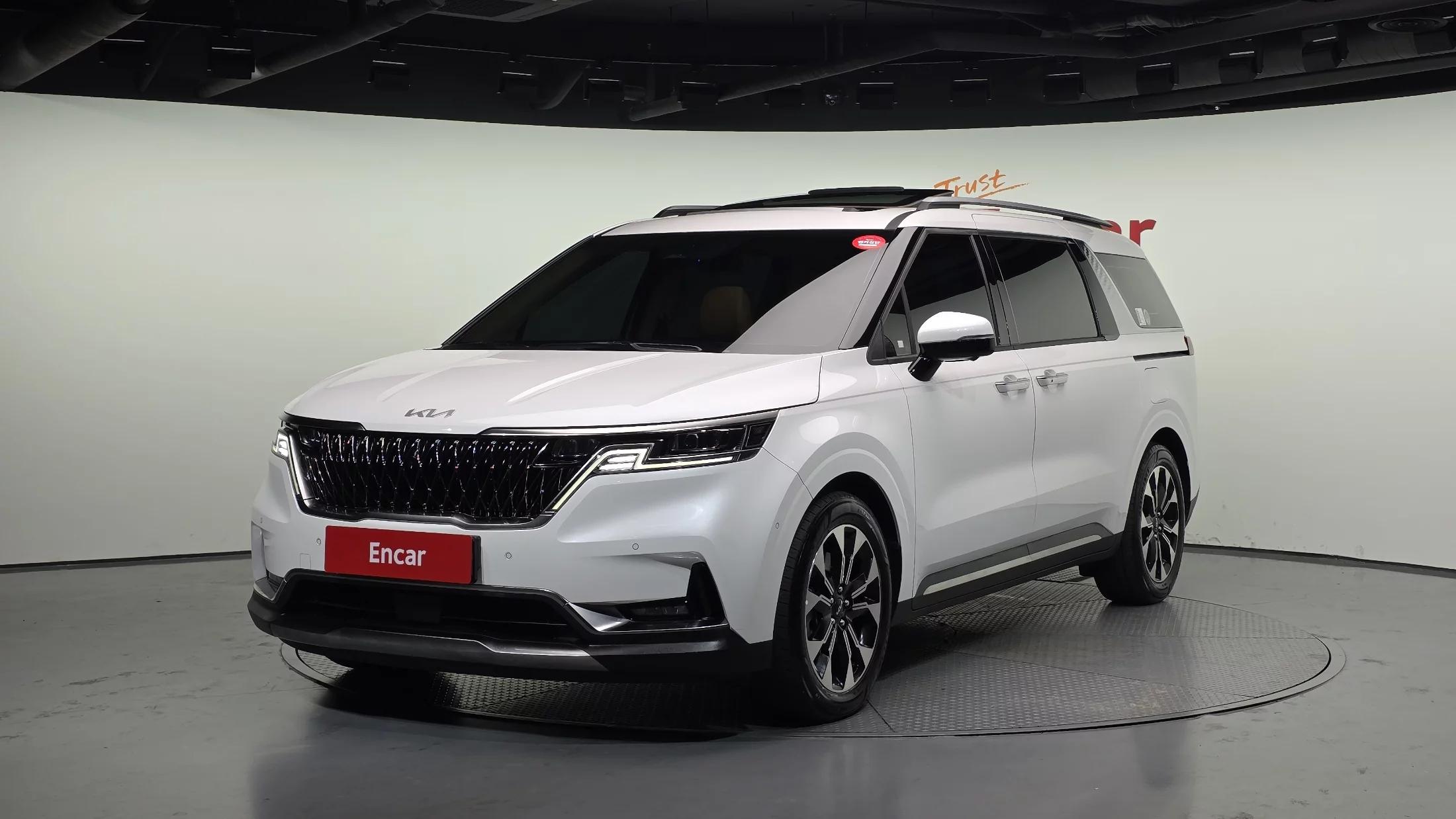 Kia Carnival 9-Seater Noblesse, 2023 г. 42174 км.