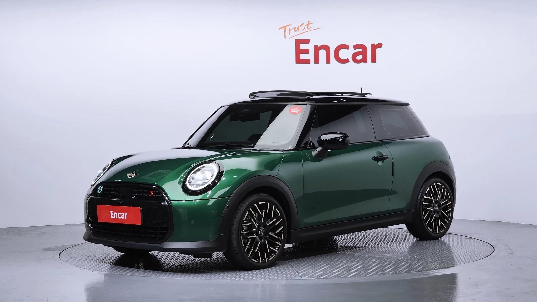 MINI Cooper Favoured 4th, 2025 г. 19919 км.