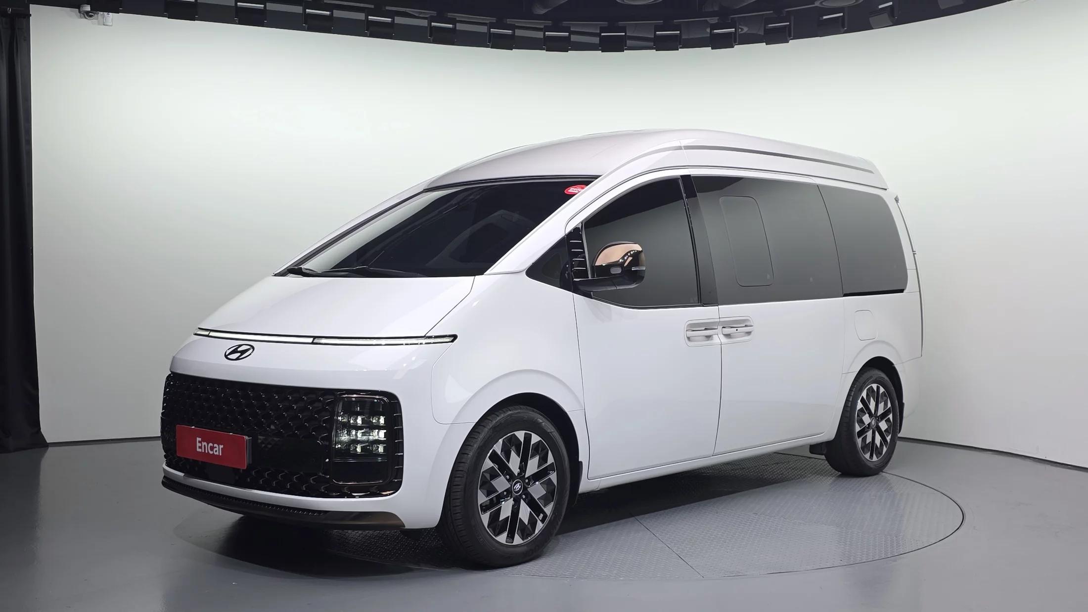 Hyundai Staria 4WD Lounge 9-Seater Limousine, 2023 г. 87404 км.