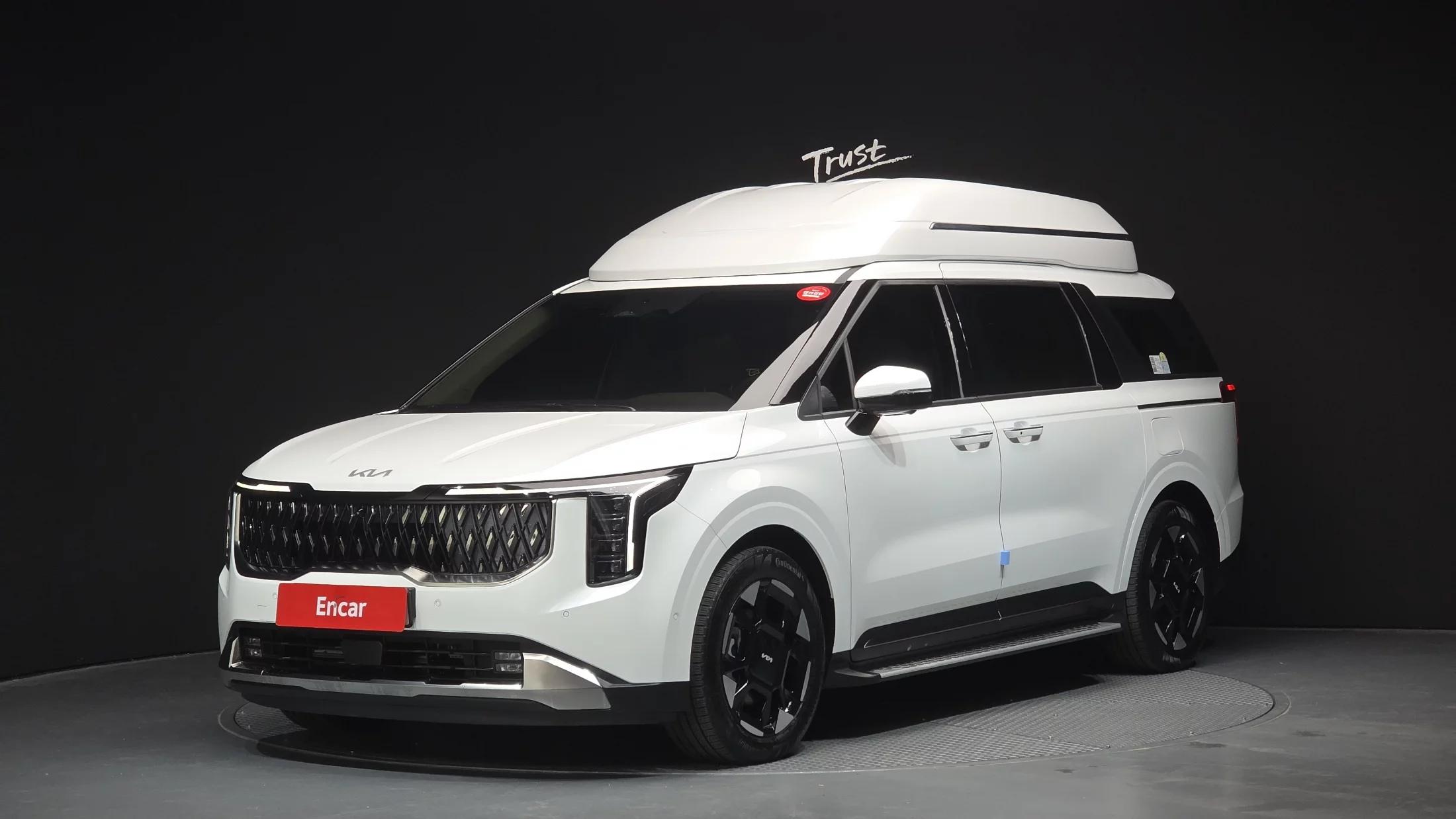 Kia Carnival HEV 4-Seater Hi Limousine Signature, гибрид, 2024 г. 12541 км.