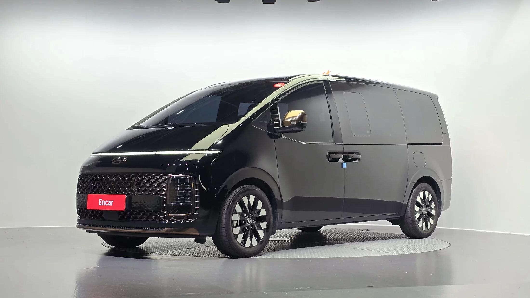 Hyundai Staria 4WD Lounge 7-Seater Inspiration, 2025 г. 17497 км.