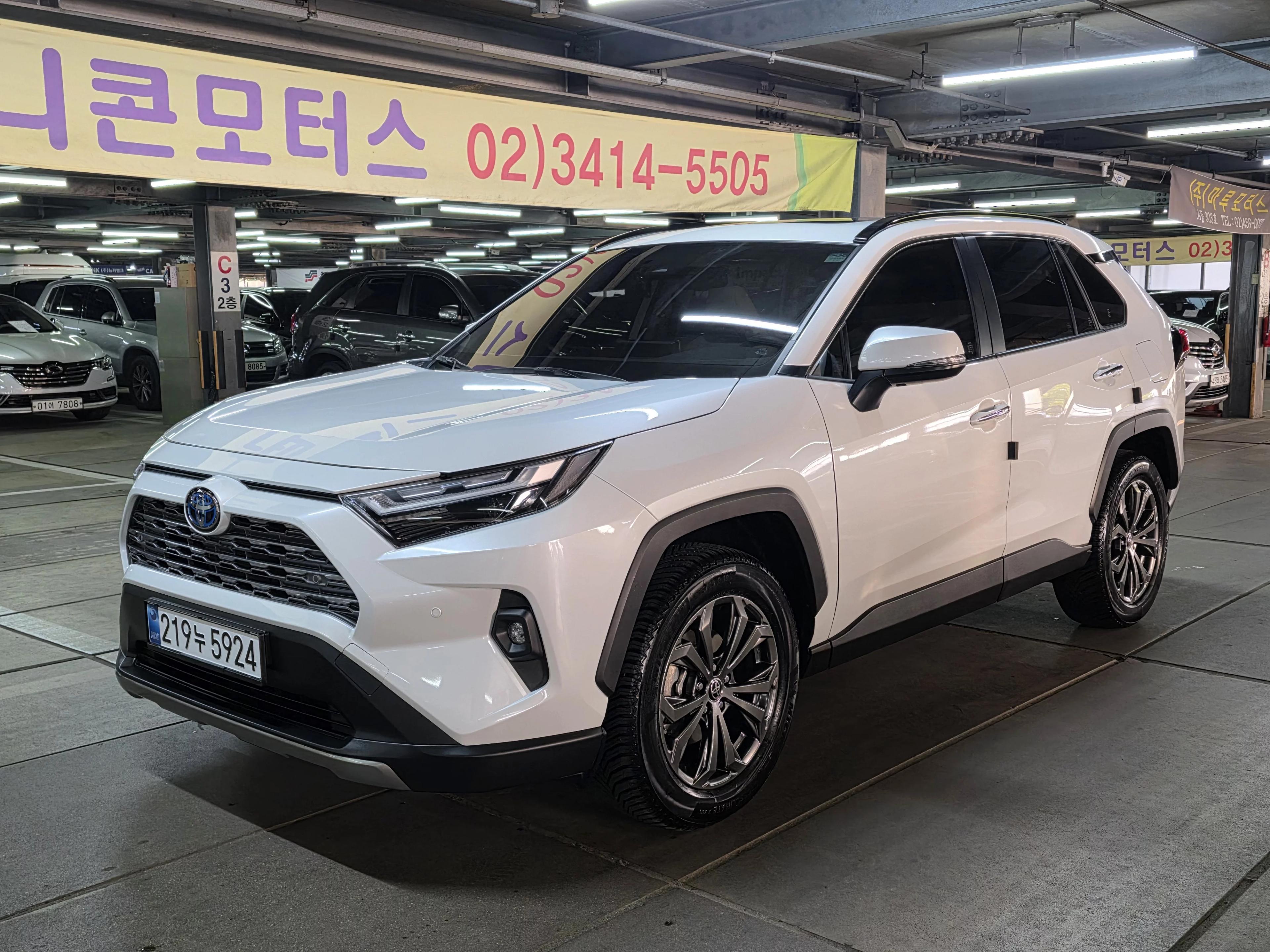 Toyota RAV4 2,5 4WD Hybrid LTD, гибрид, 2024 г. 19078 км.
