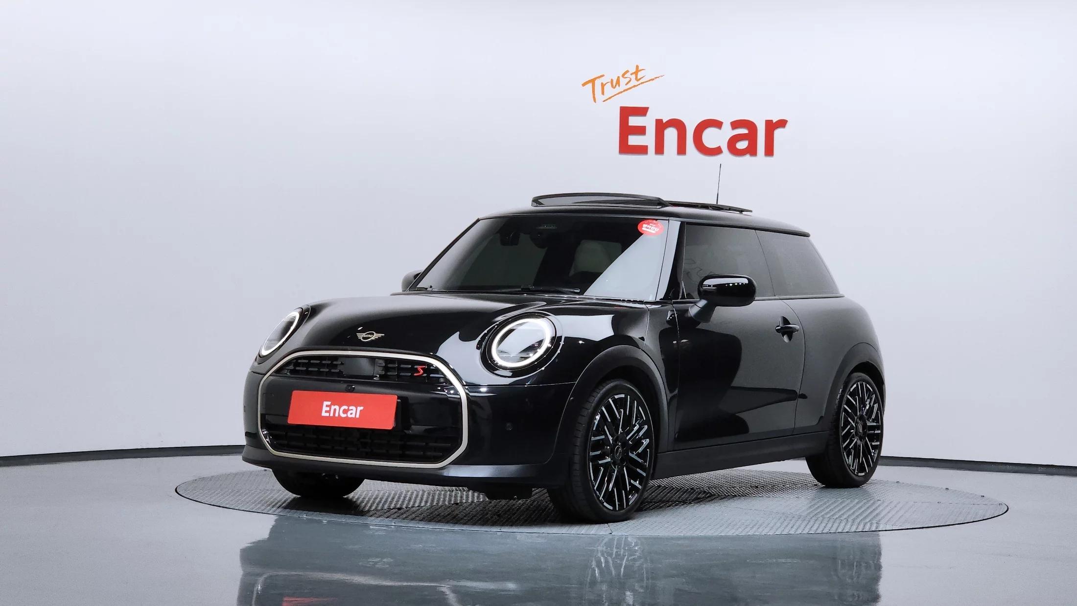 MINI Cooper Favoured 4th, 2024 г. 13680 км.