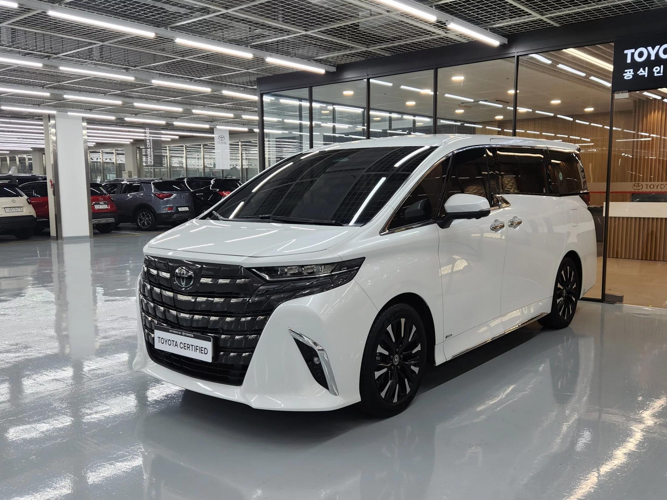 Toyota ALPHARD AWD, гибрид, 2023 г. 17514 км.
