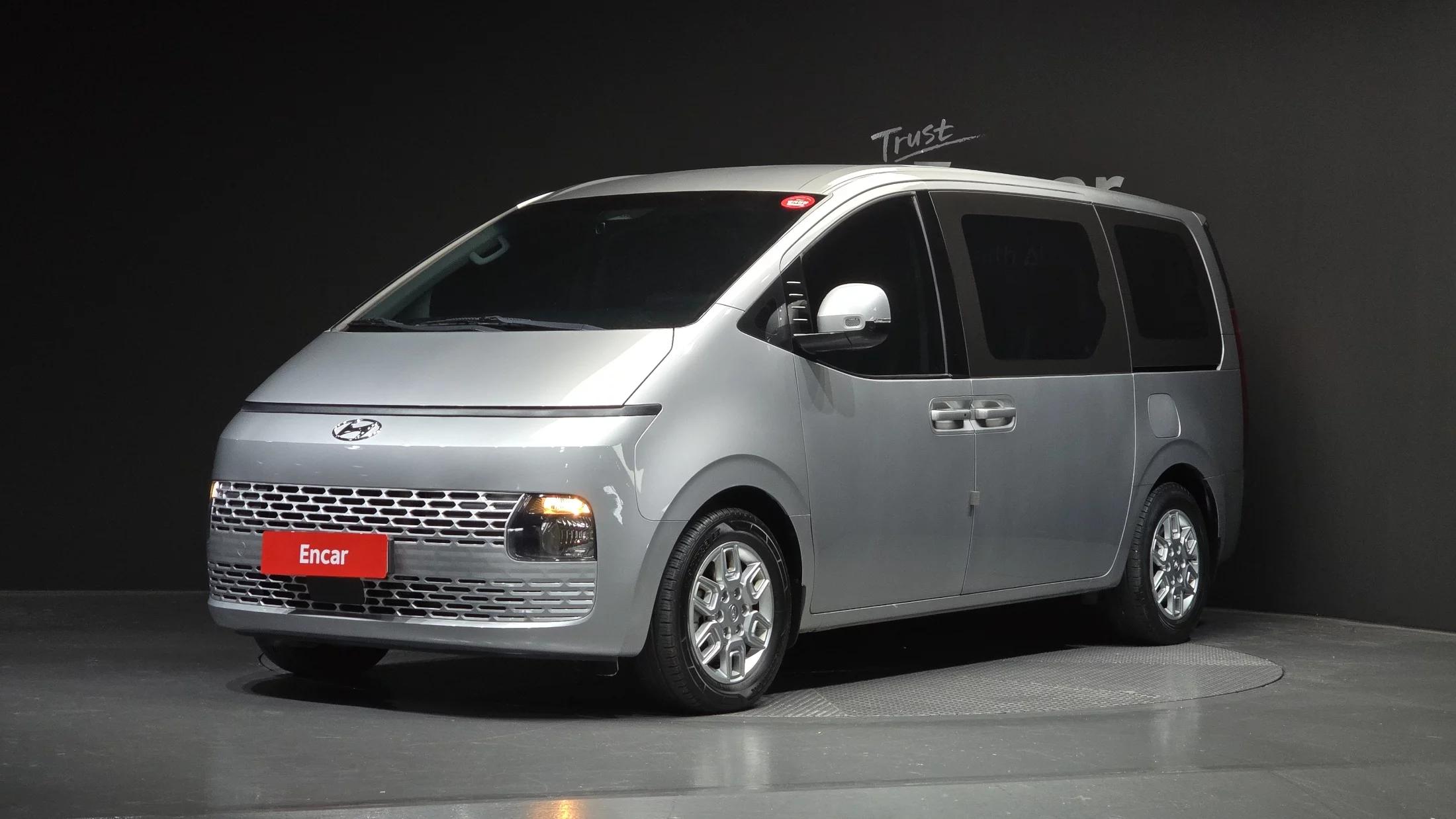Hyundai Staria Tourer 11-Seater Modern, 2022 г. 61978 км.