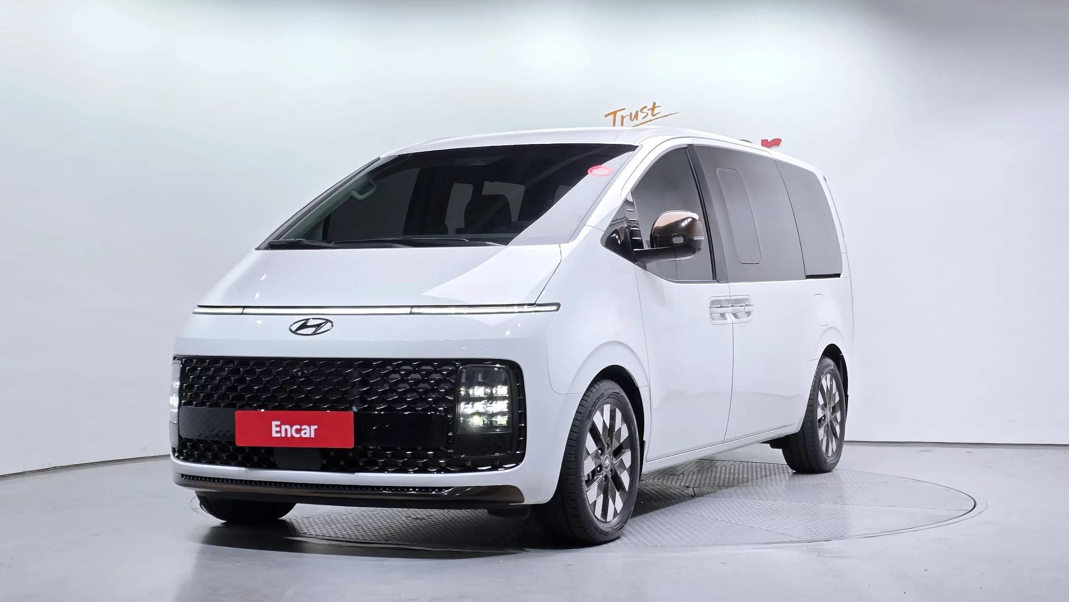 Hyundai Staria 4WD Lounge 7-Seater Inspiration, 2023 г. 4672 км.