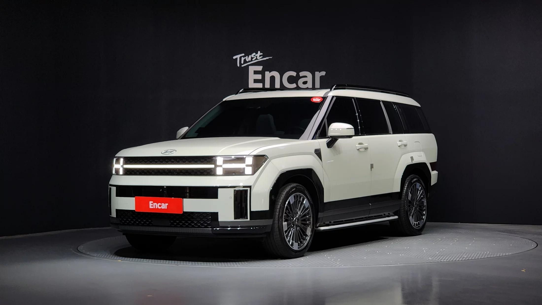 Hyundai Santa Fe HEV 1.6 4WD Calligraphy, гибрид, 2023 г. 27130 км.