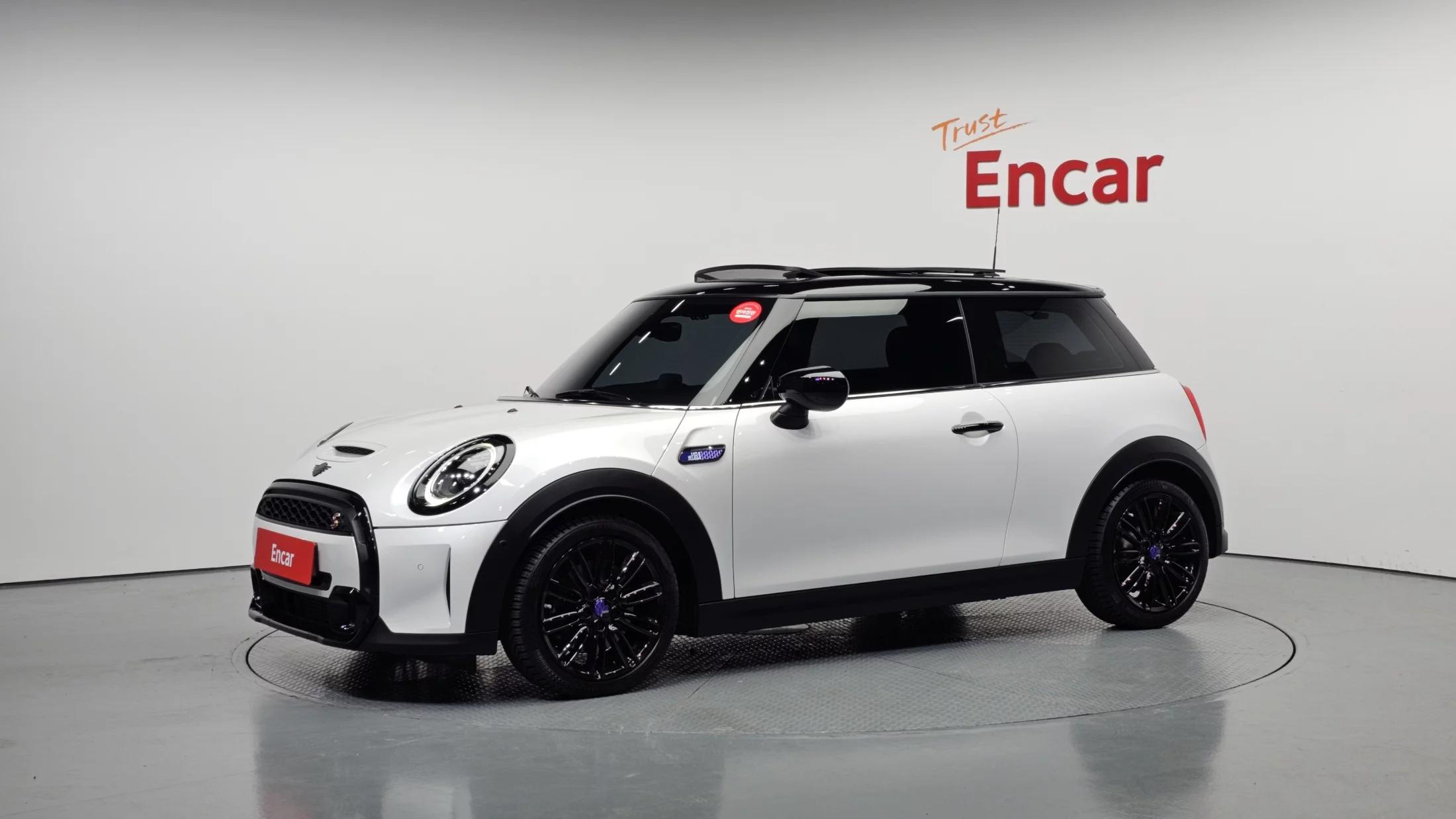 MINI Cooper Mayfield Edition 3rd, 2024 г. 19610 км.