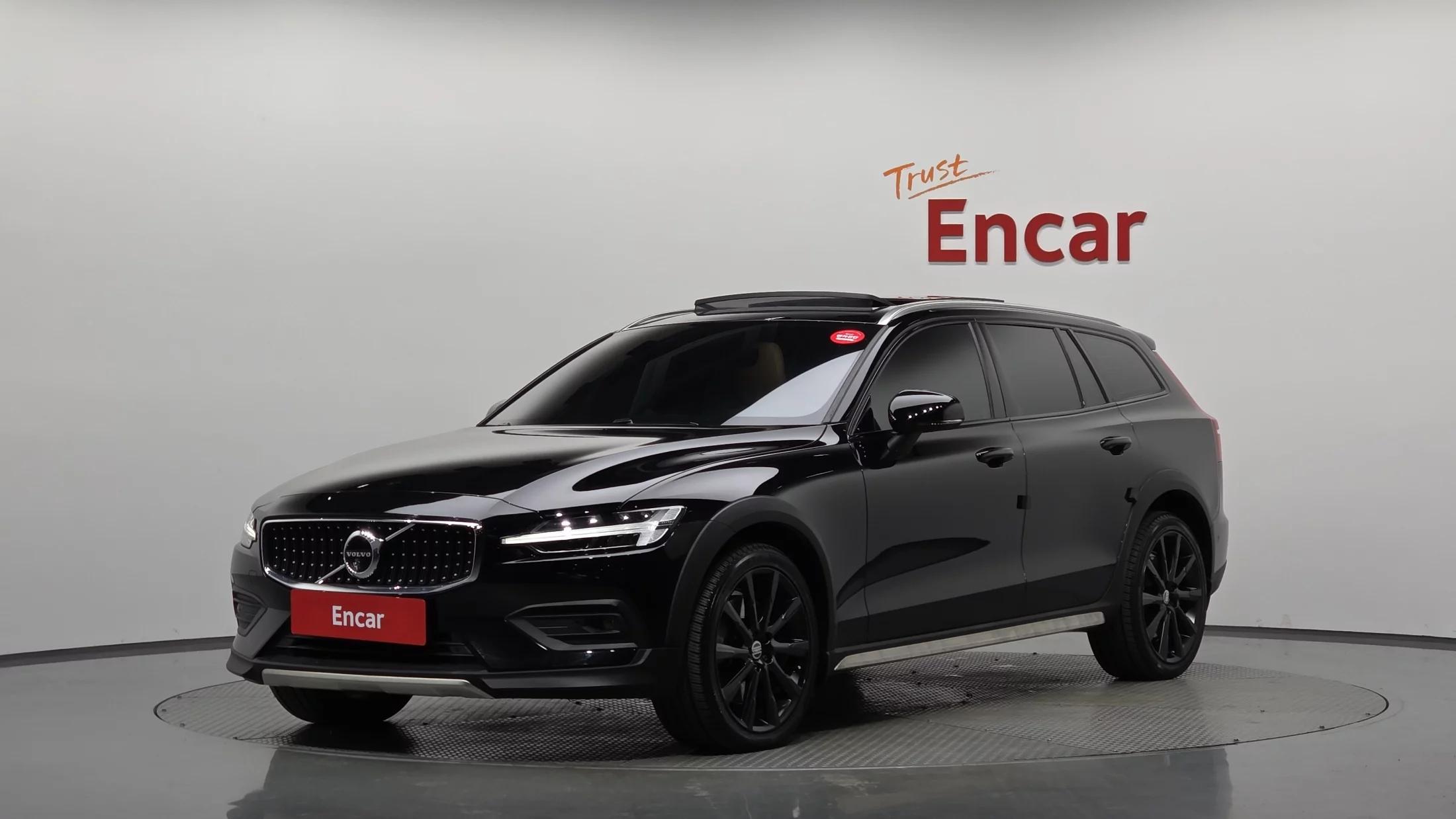 Volvo V60 B5 Pro AWD, 2021 г. 39530 км.