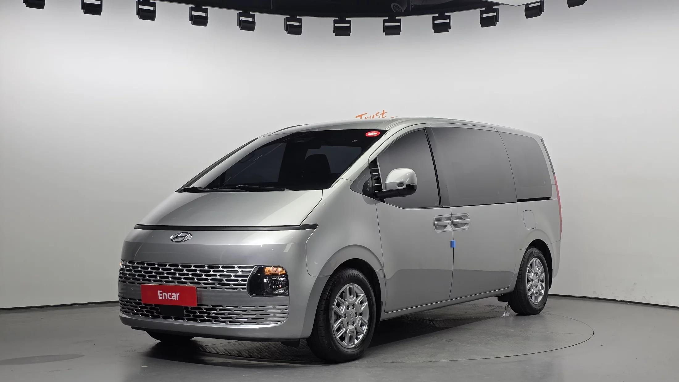 Hyundai Staria Tourer 11-Seater Modern, 2021 г. 68099 км.
