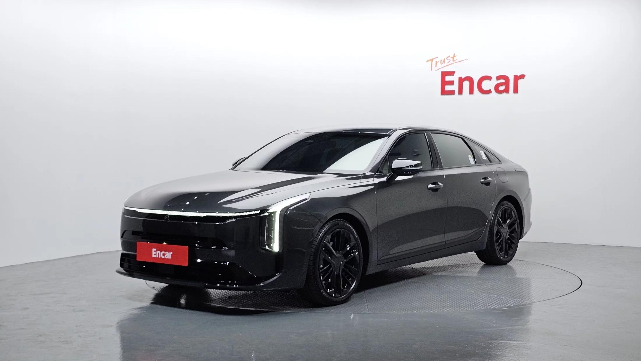 Kia K8 Signature Black, гибрид, 2025 г. 7296 км.