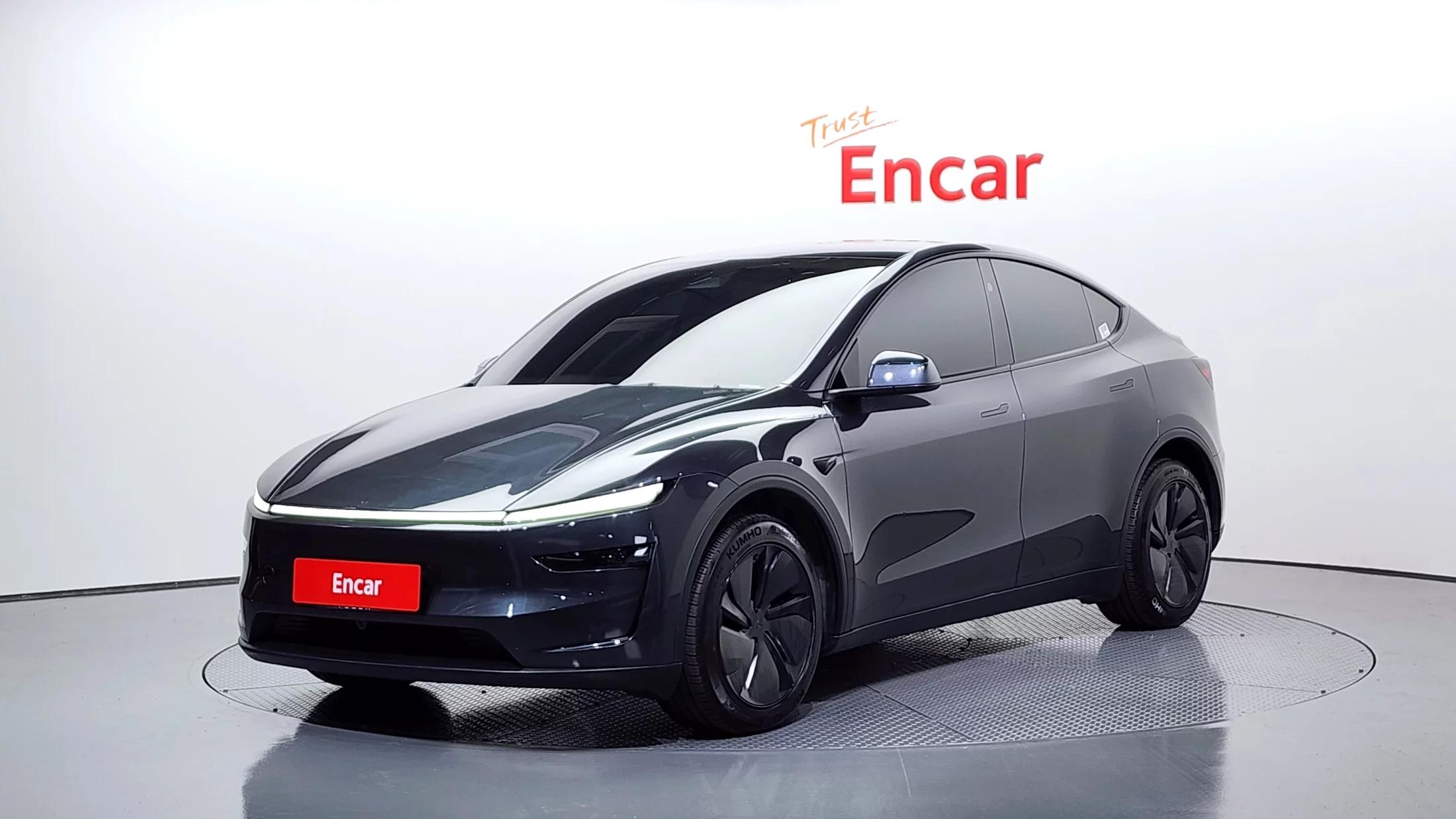 Tesla Model Y Long Range, электромобиль, 2025 г. 21637 км.