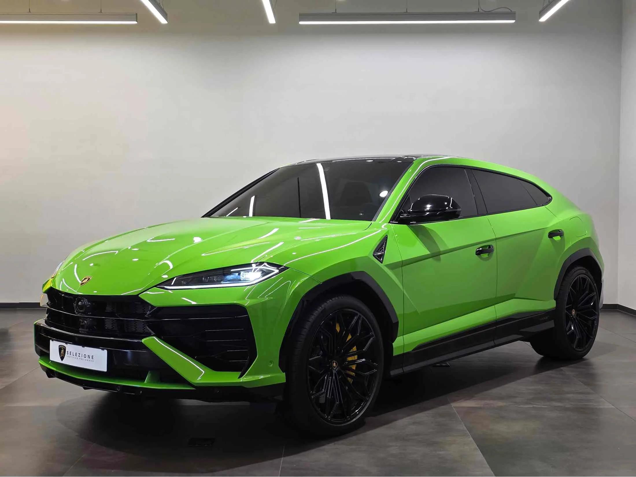 Lamborghini URUS 4.0 V8 SE, гибрид, 2025 г. 2908 км.