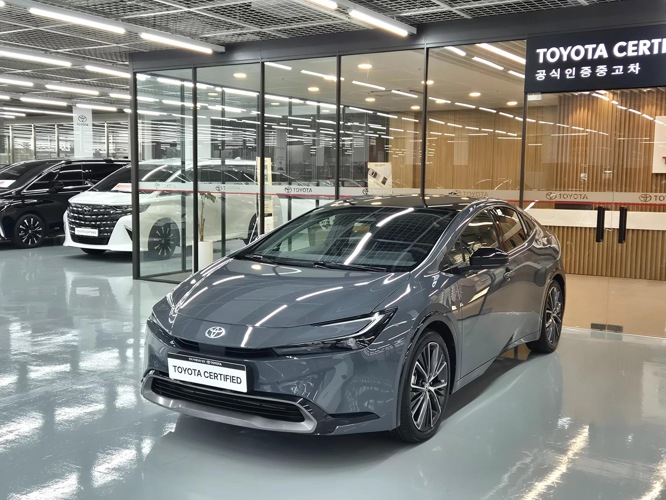 Toyota PRIUS 2.0 XLE, гибрид, 2025 г.