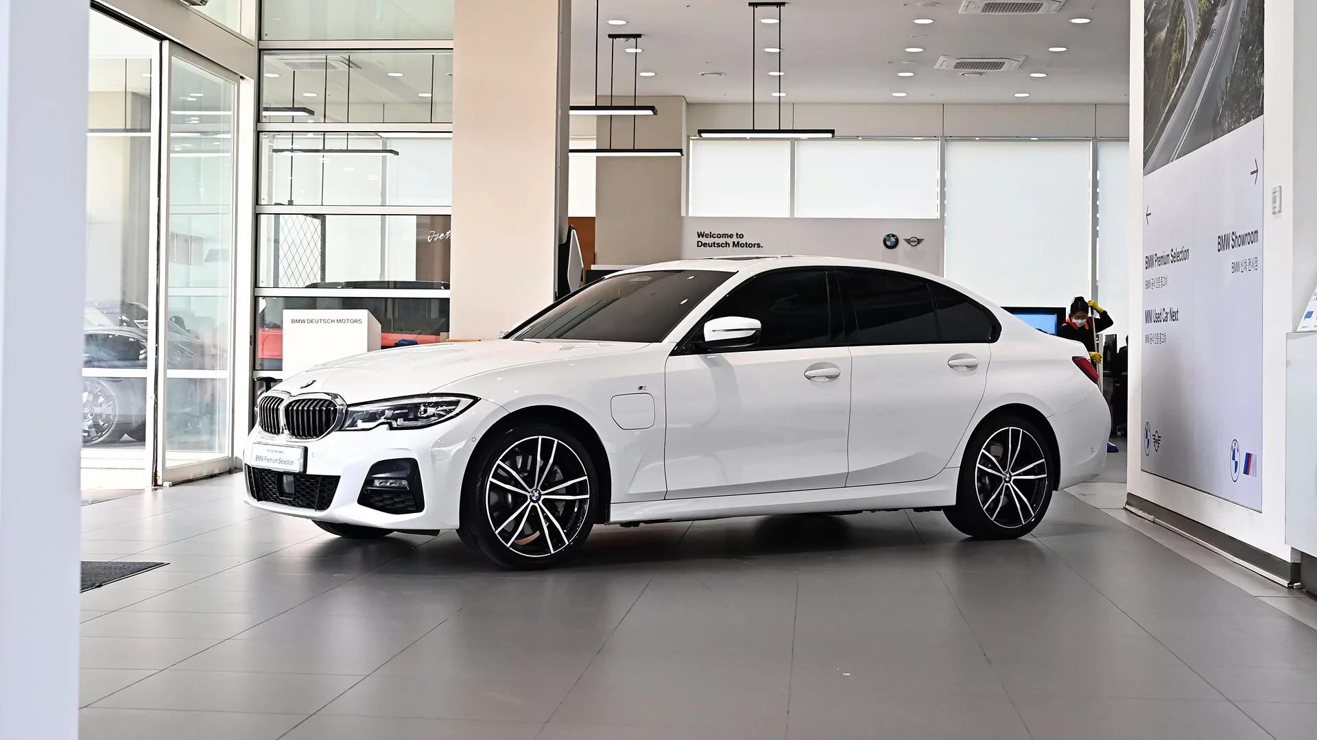 BMW 3-Series 330e M Sport, гибрид, 2021 г. 77375 км.
