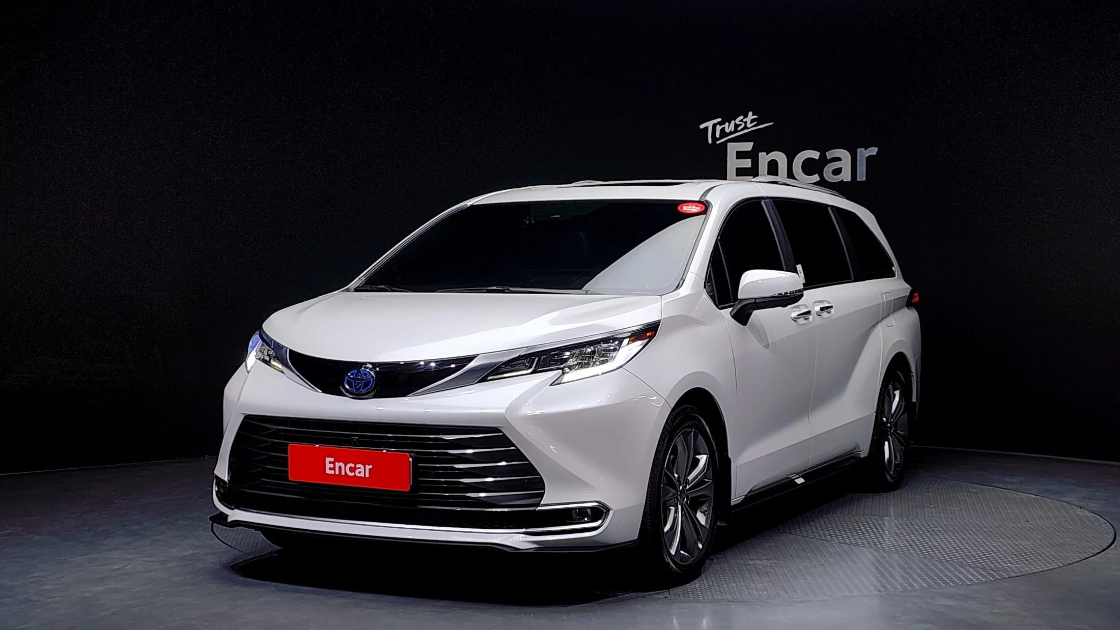 Toyota SIENNA 2.5 Hybrid 2WD, гибрид, 2025 г. 2184 км.