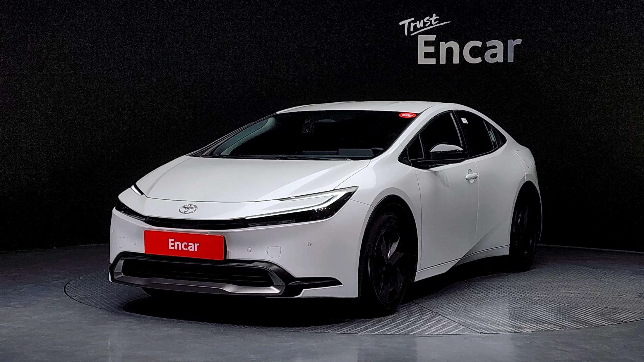 Toyota PRIUS 2.0 PHEV SE, гибрид, 2023 г. 3069 км.