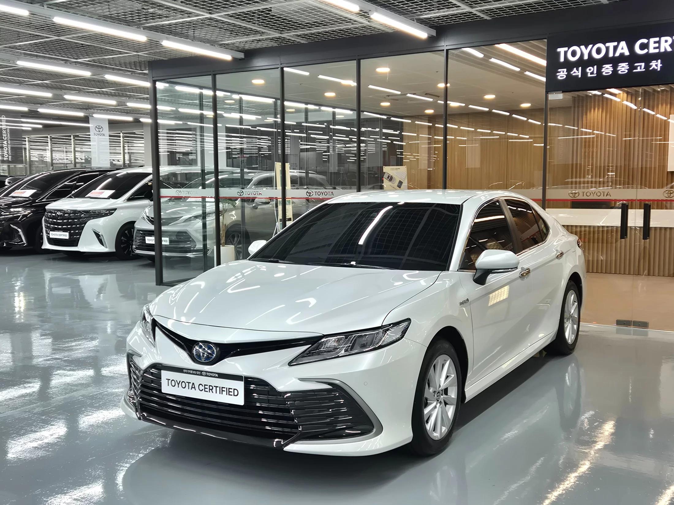 Toyota CAMRY 2.5 LE Hybrid, гибрид, 2023 г. 25136 км.