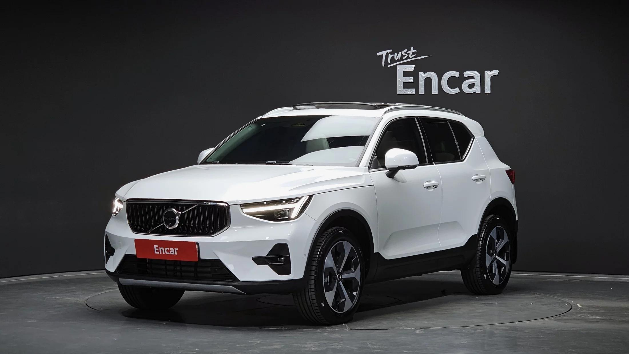 Volvo XC40 B4 Ultimate Bright, 2024 г. 9735 км.