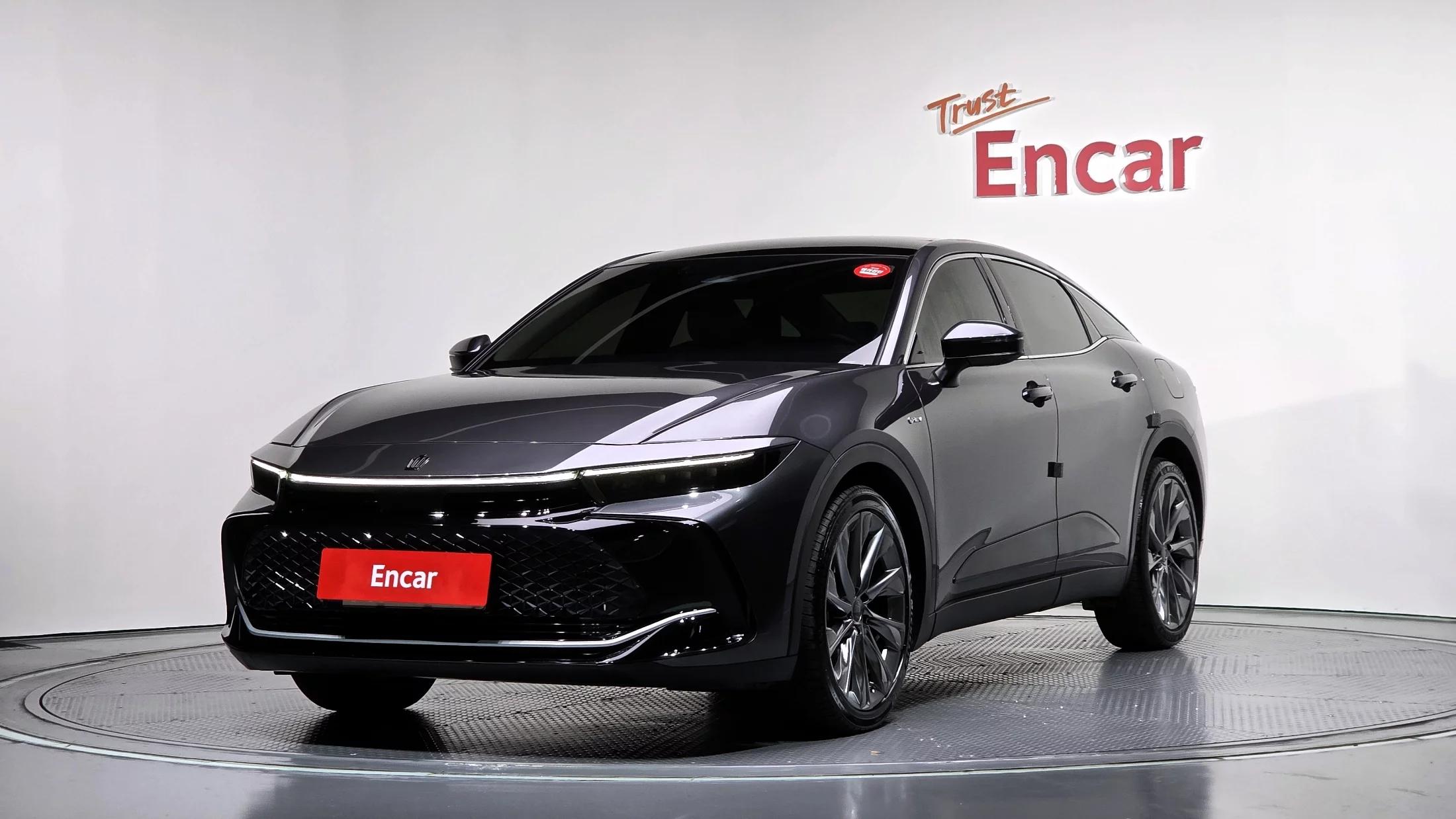 Toyota CROWN 2.5 4WD Hybrid, гибрид, 2023 г. 52377 км.