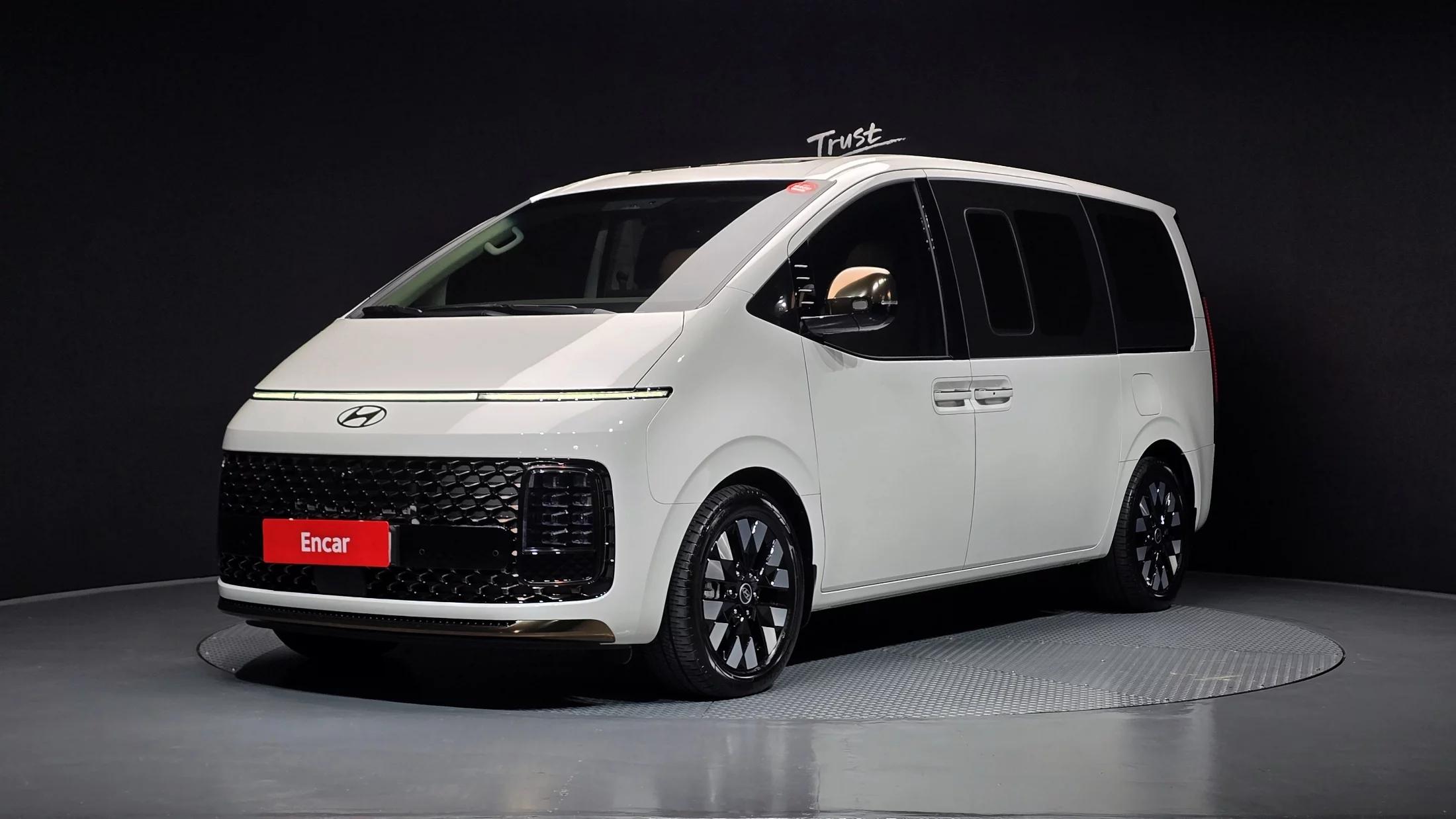 Hyundai Staria 4WD Lounge 7-Seater Inspiration, 2024 г. 10707 км.