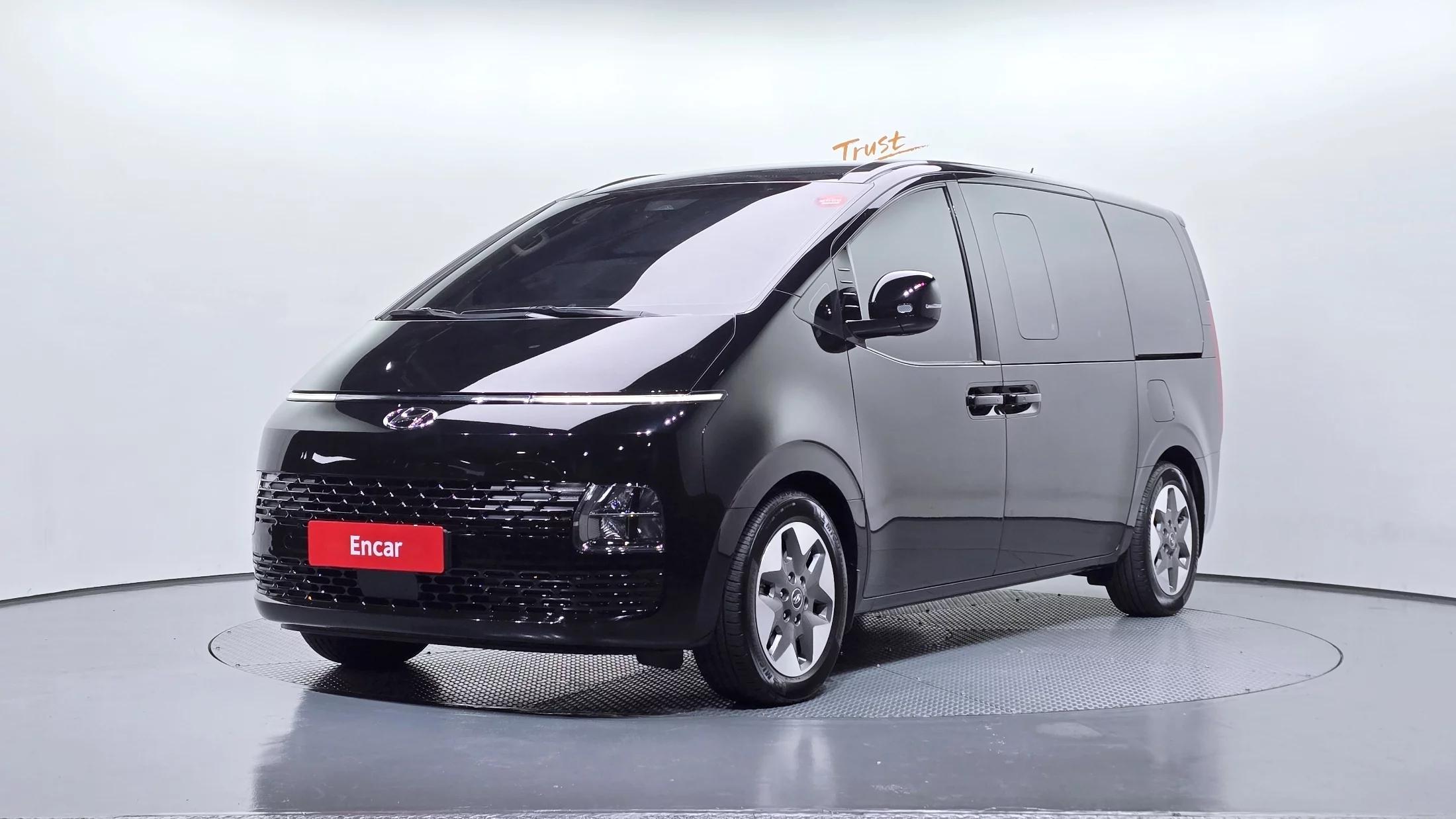 Hyundai Staria L3.5 Tourer 11-Seater Modern, 2021 г. 72145 км.