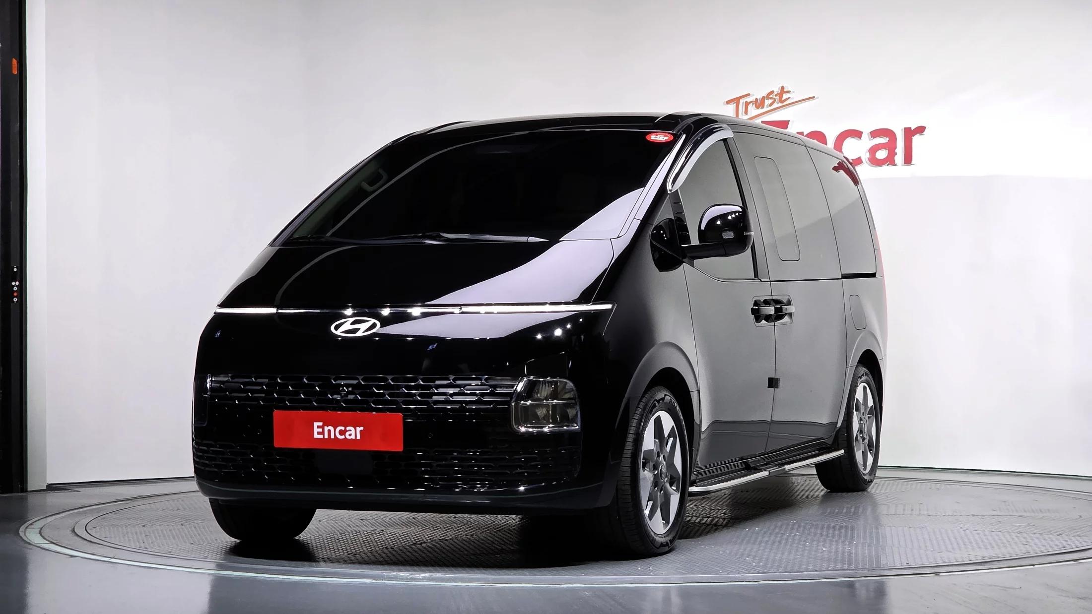 Hyundai Staria HEV 1.6 Tourer 11-Seater Modern, гибрид, 2025 г. 8405 км.