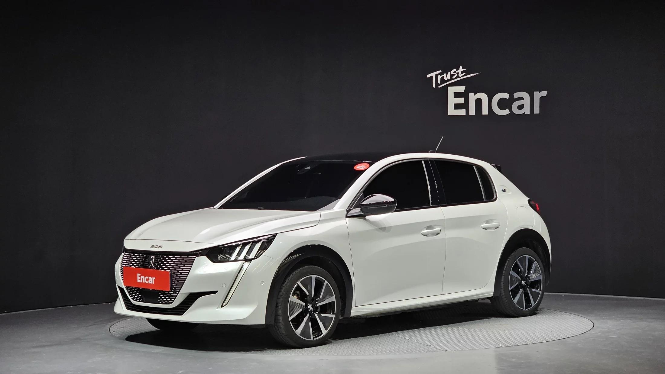 Peugeot 2008 EV GT, электромобиль, 2022 г. 48658 км.