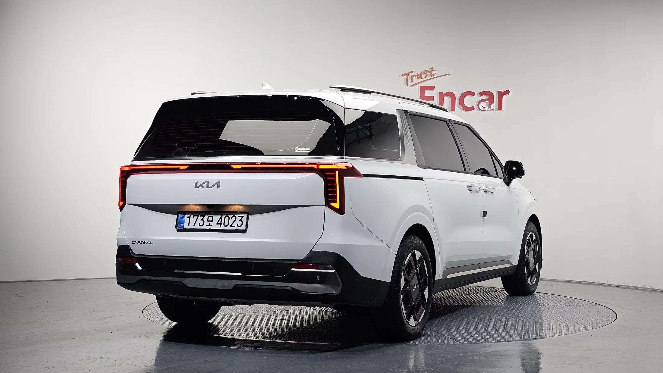Kia Carnival 9-Seater Signature, 2025 г. 20777 км.