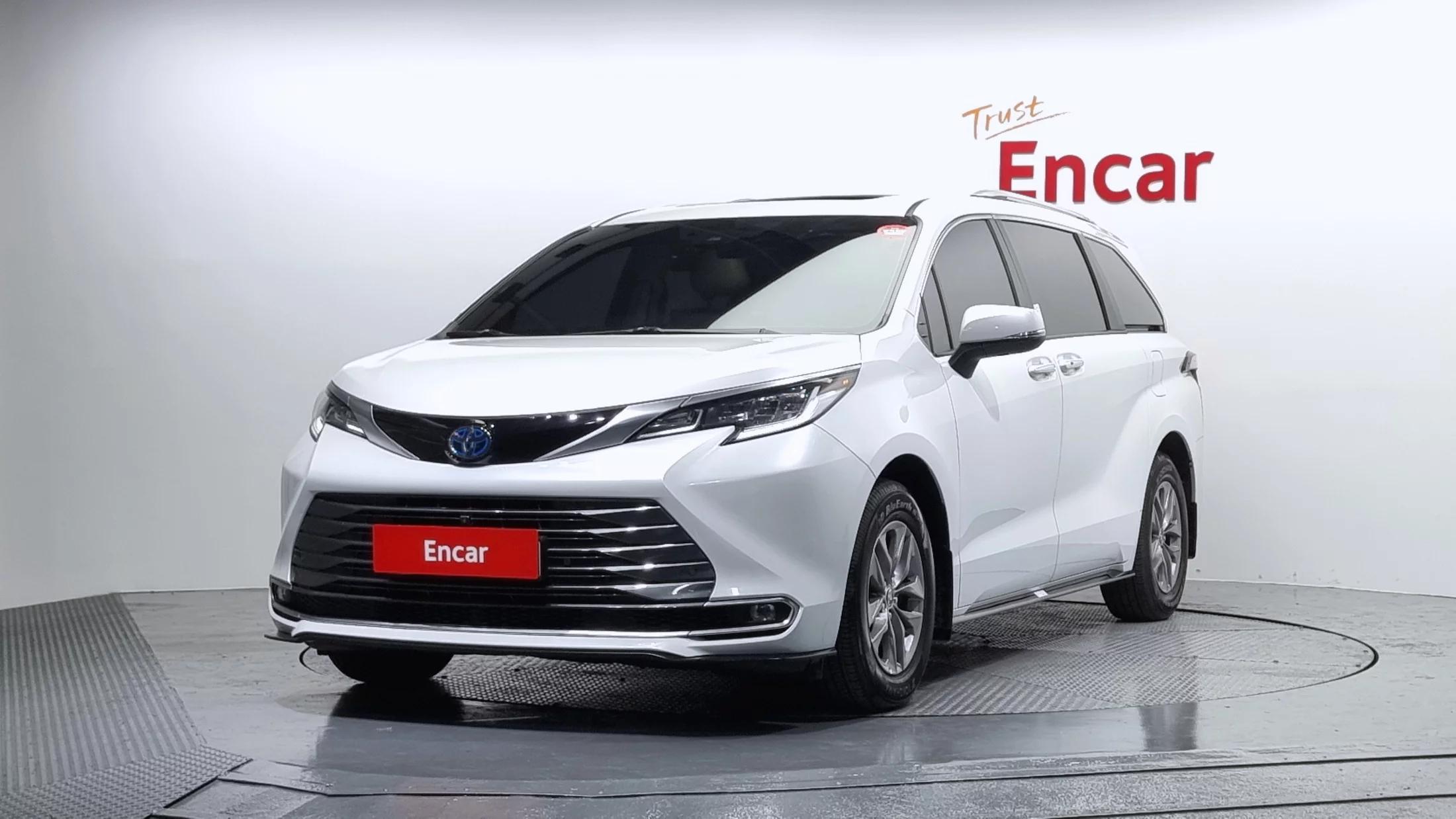 Toyota SIENNA 2.5 Hybrid AWD, гибрид, 2023 г. 50454 км.