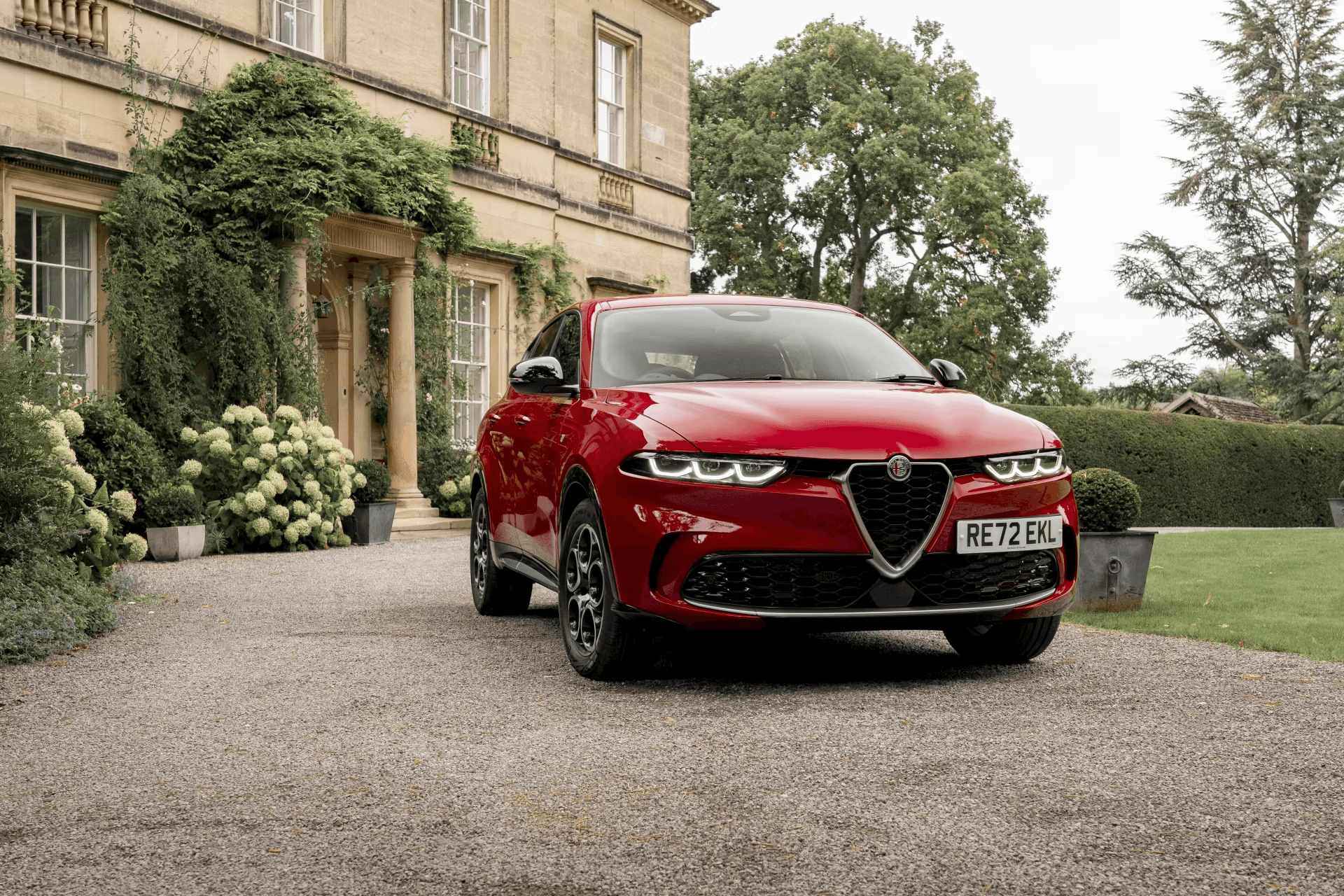 Alfa Romeo отказывается от иконописного дизайна из-за правил безопасности