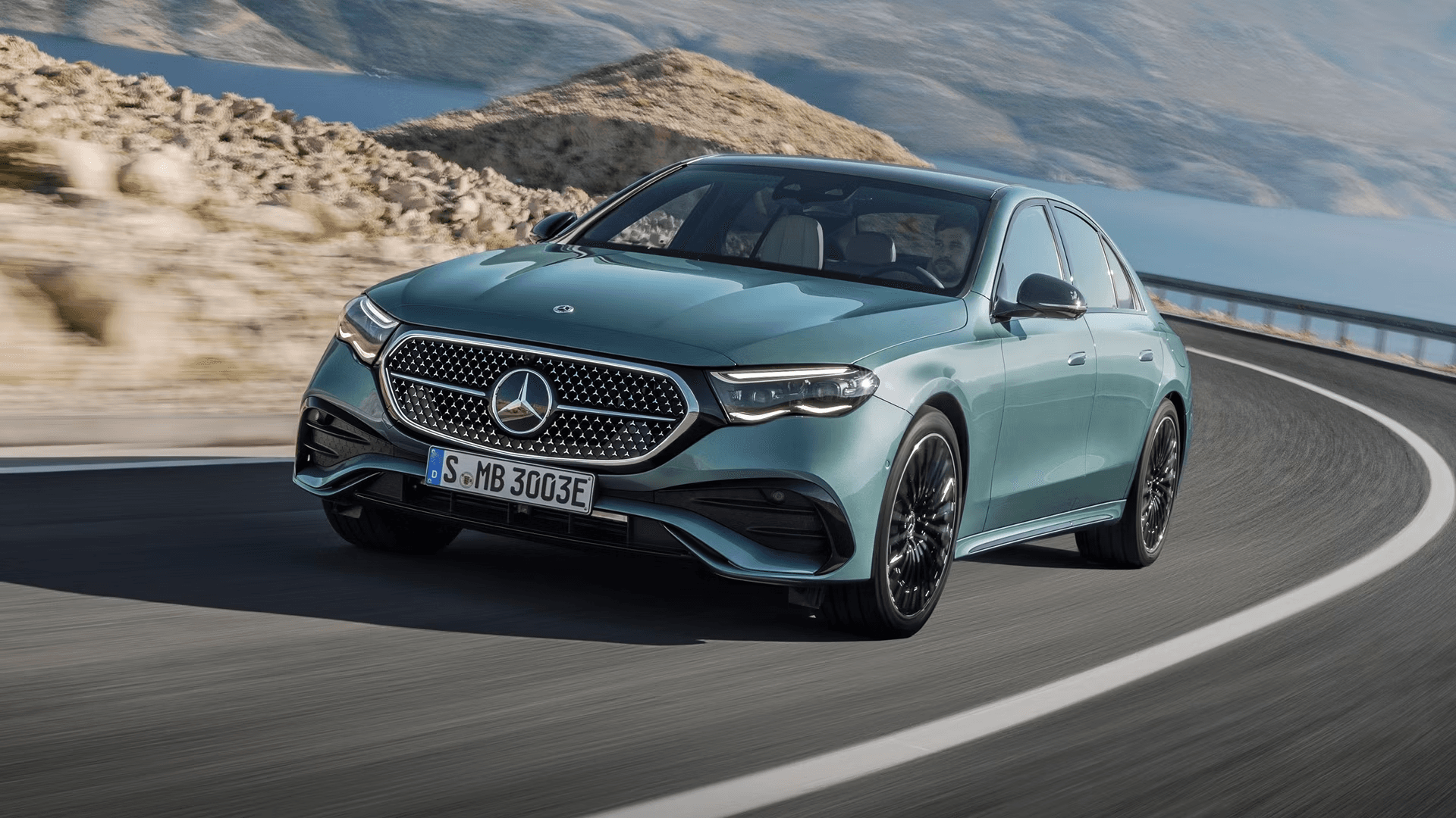 2025 Mercedes-Benz E-Class возвращается к своим полноприводным корням